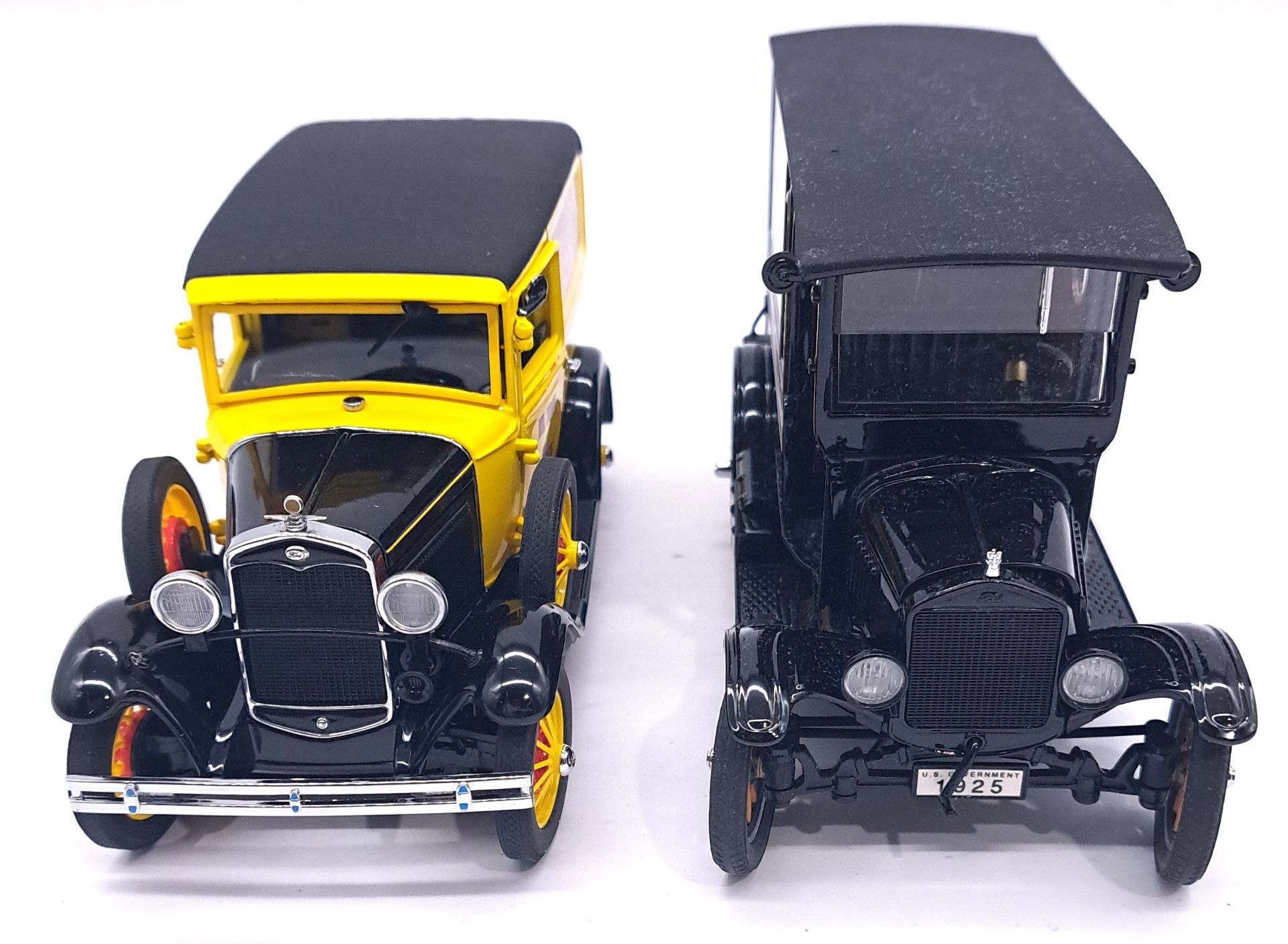 Danbury Mint, a boxed pair of 1:24 scale Delivery Trucks - Image 2 of 5