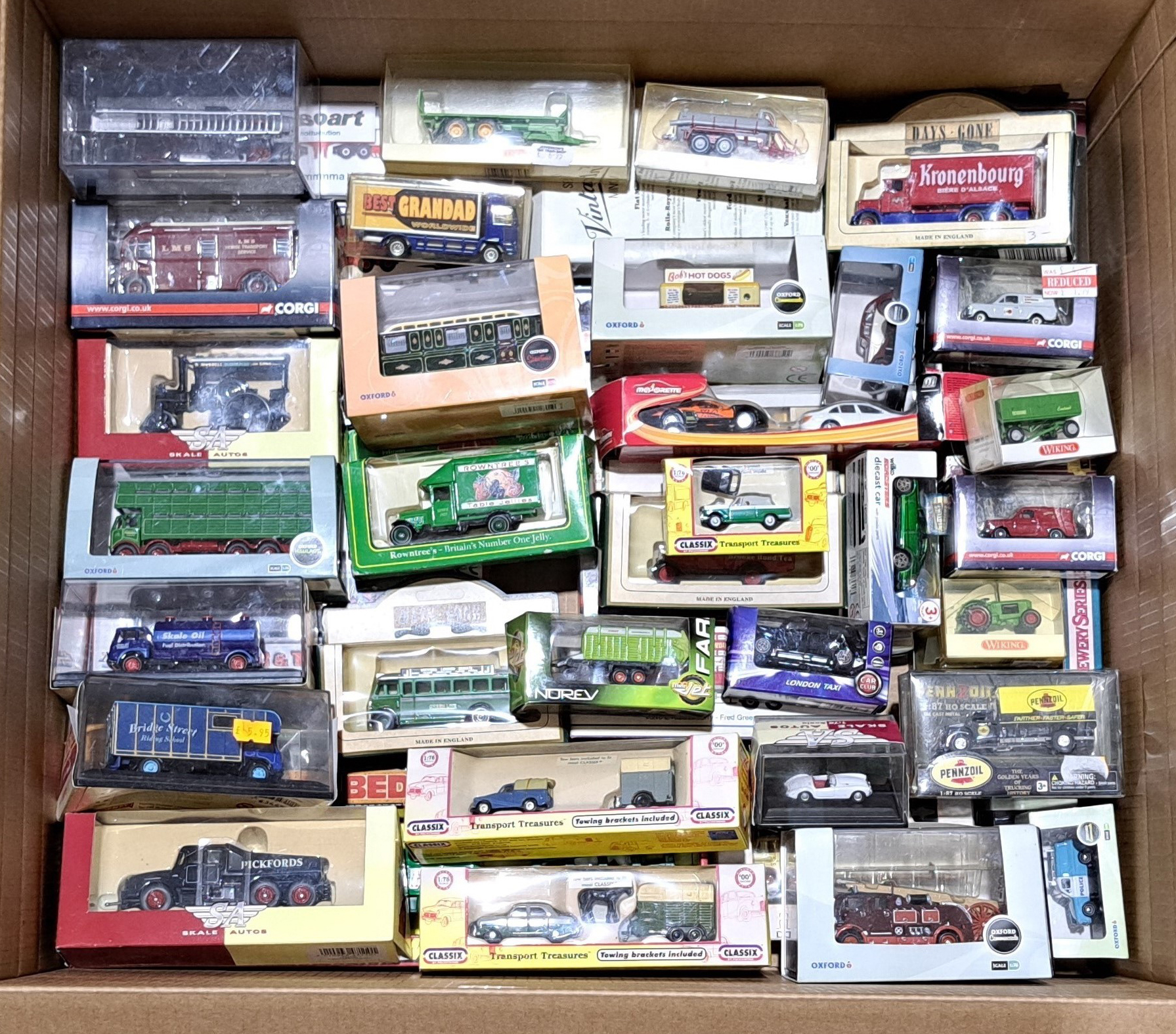 Dinky, Corgi, EFE & similar, car & commercial related, a large boxed & unboxed group - Image 2 of 3