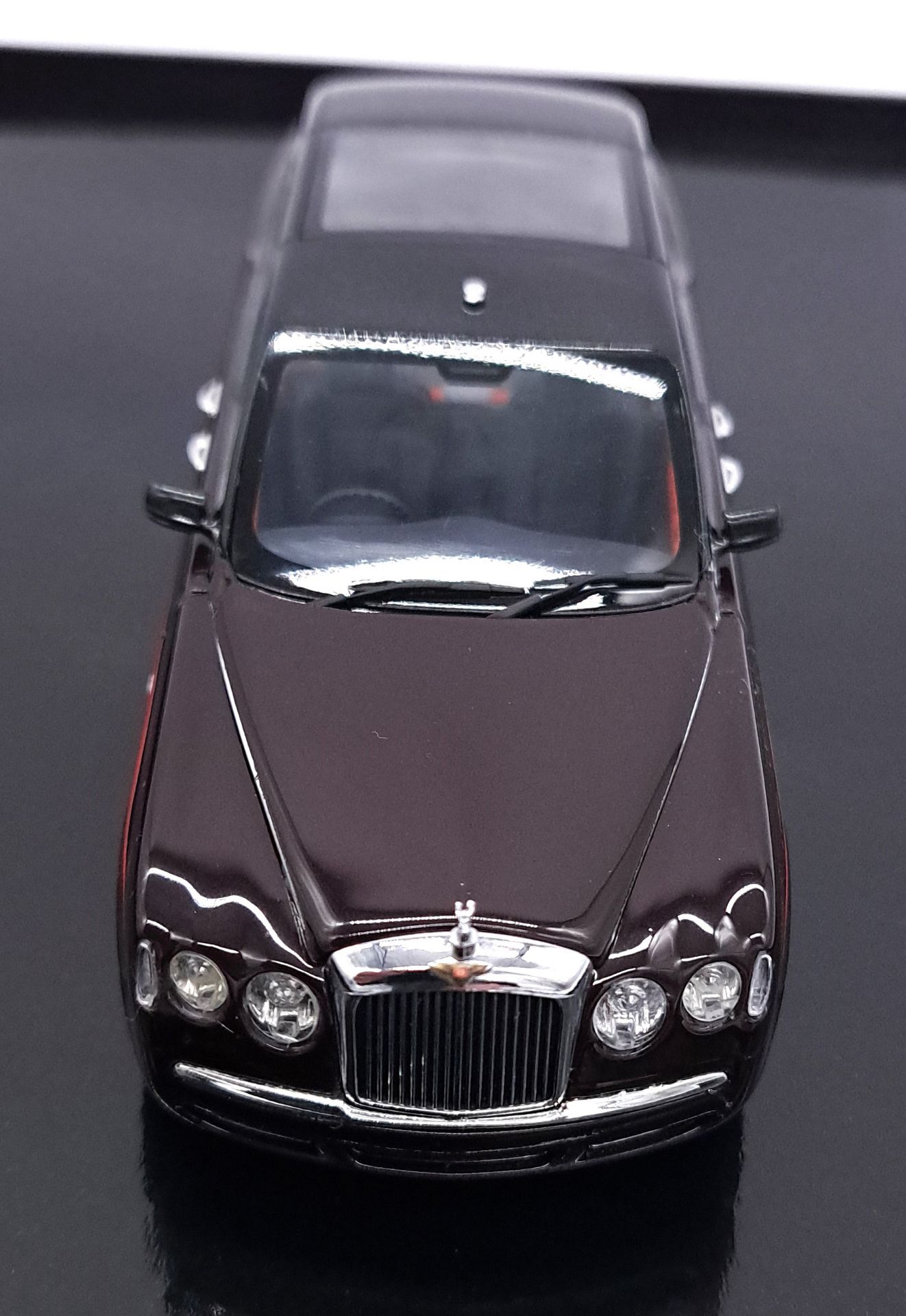 Minichamps 1/43rd scale Bentley State Limousine - Bild 3 aus 6