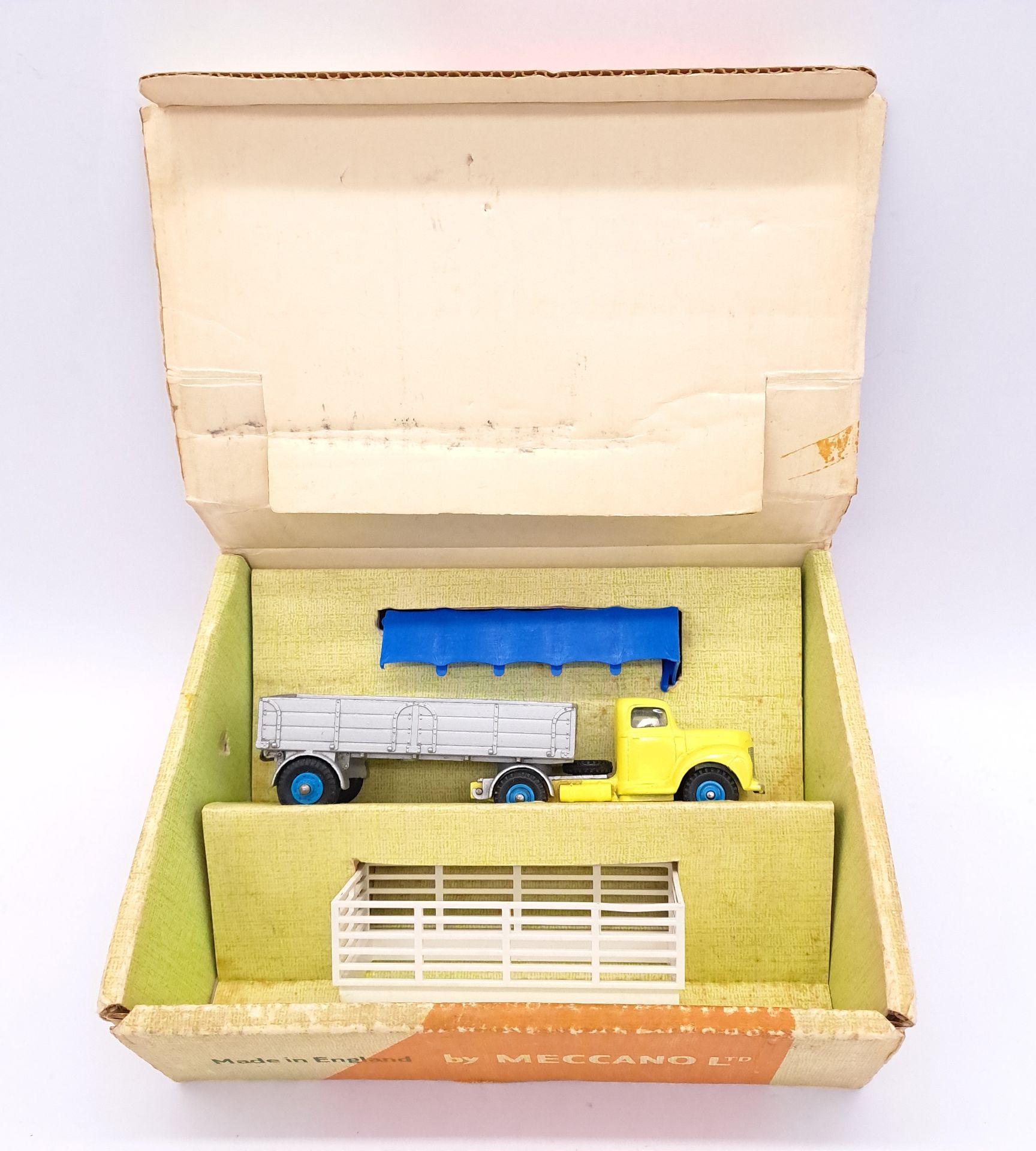 Dinky 424 Commer Articulated Truck Set