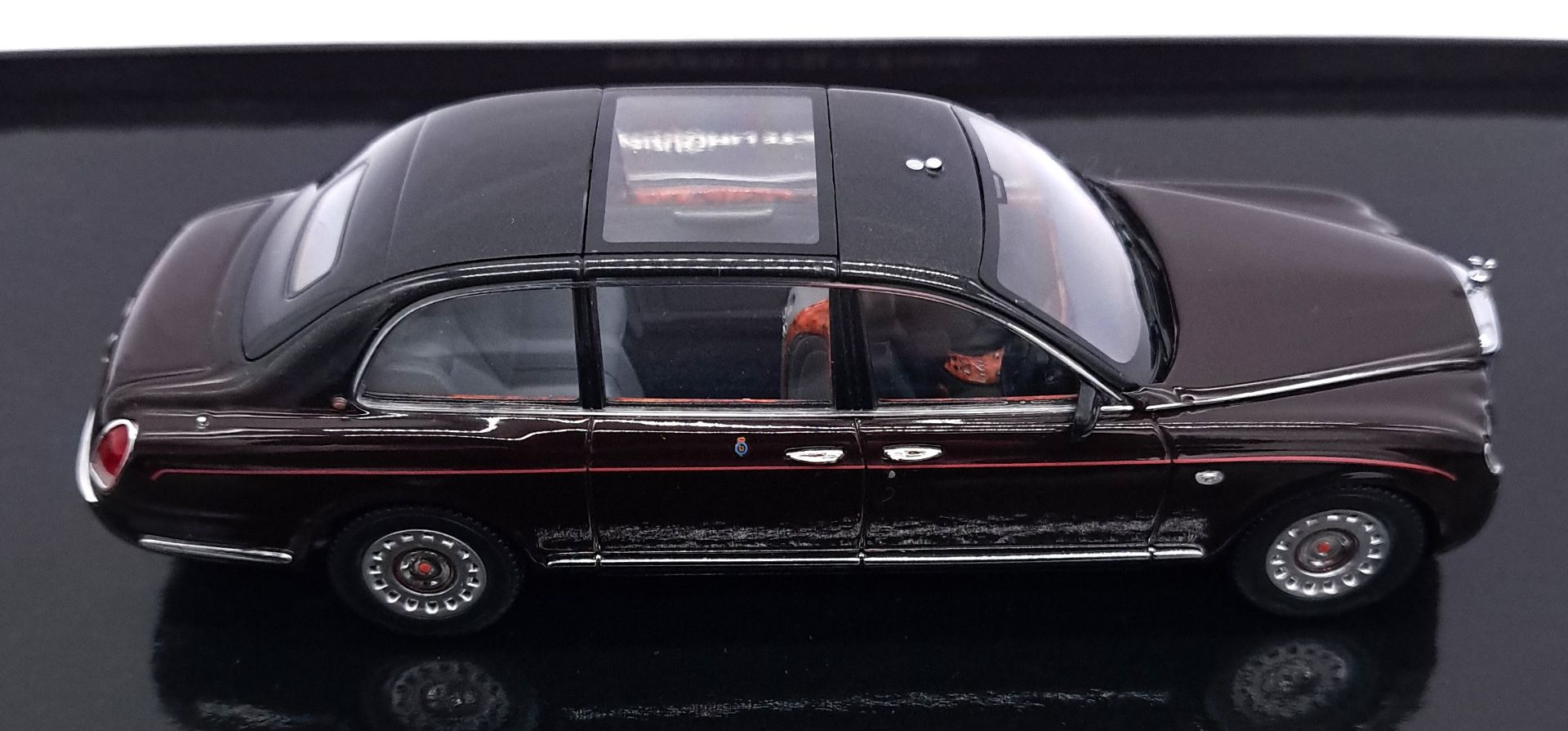 Minichamps 1/43rd scale Bentley State Limousine - Bild 4 aus 6