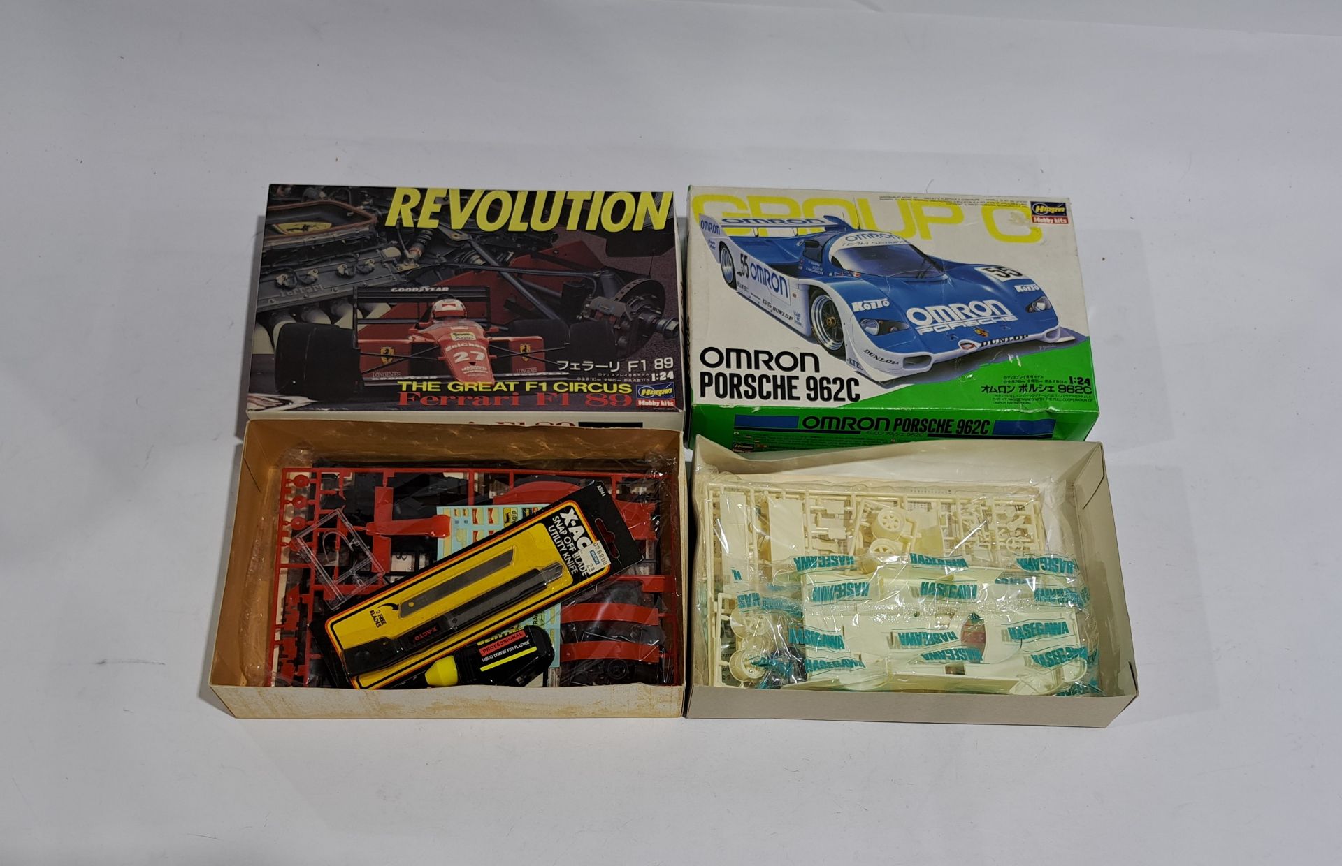 Corgi The Aviation Archive 1:72 scale AA37204 & Race Car Model Kits, a boxed group - Bild 3 aus 3