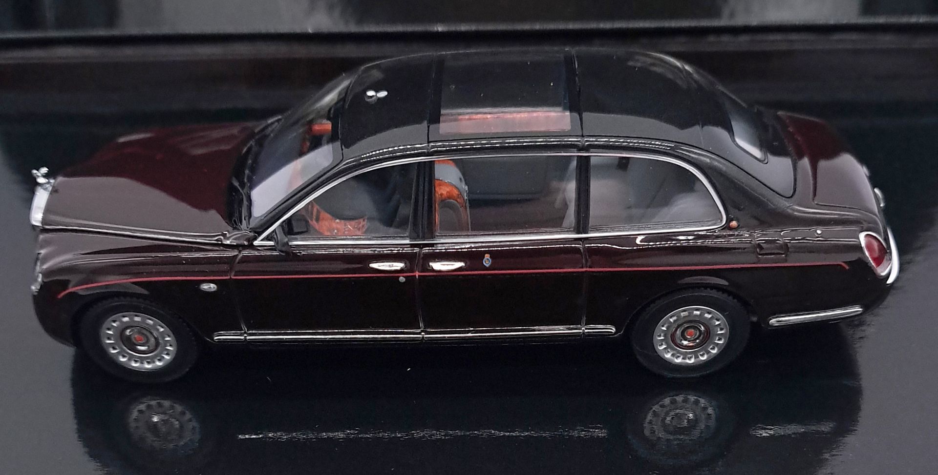 Minichamps 1/43rd scale Bentley State Limousine - Image 2 of 6