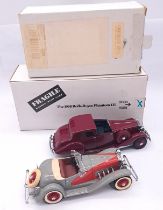 Danbury Mint, a boxed pair of 1:24 scale Classic cars comprising