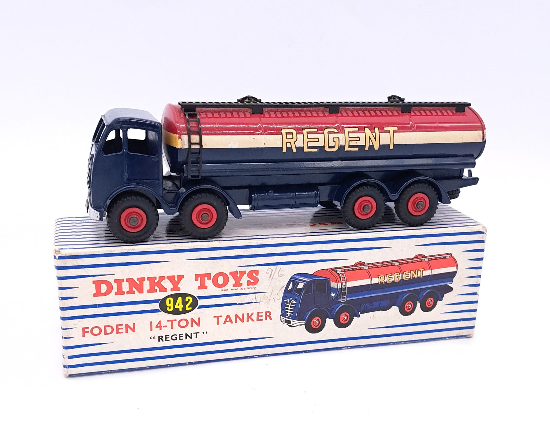 Dinky 942 Foden (2nd type) 14-ton "Regent" Tanker
