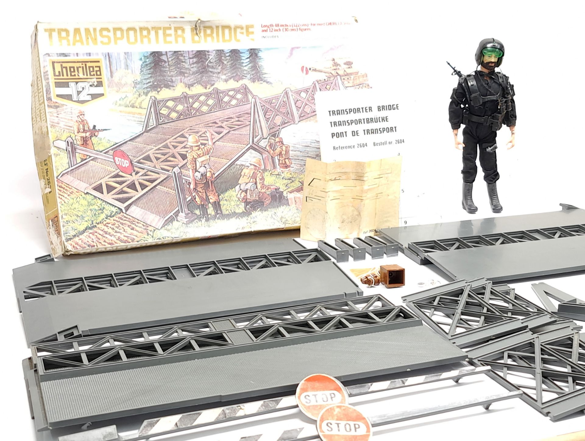 Action Man Vintage group includes Cherilea Transporter Bridge with ramps, supports, lifting barri... - Bild 2 aus 7