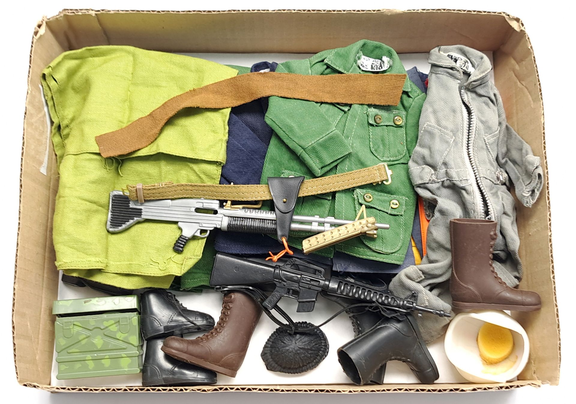 Palitoy Action Man vintage loose clothing/accessories to include guns, various part outfits, helm...