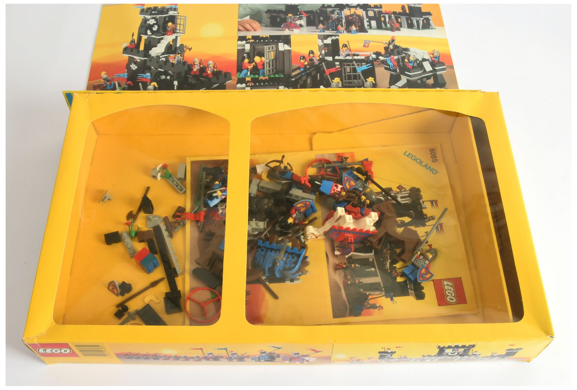 Lego 6085 Black Monarchs Castle 1989, with ioriginal instructions, mostly built with Minifigures ... - Image 2 of 2