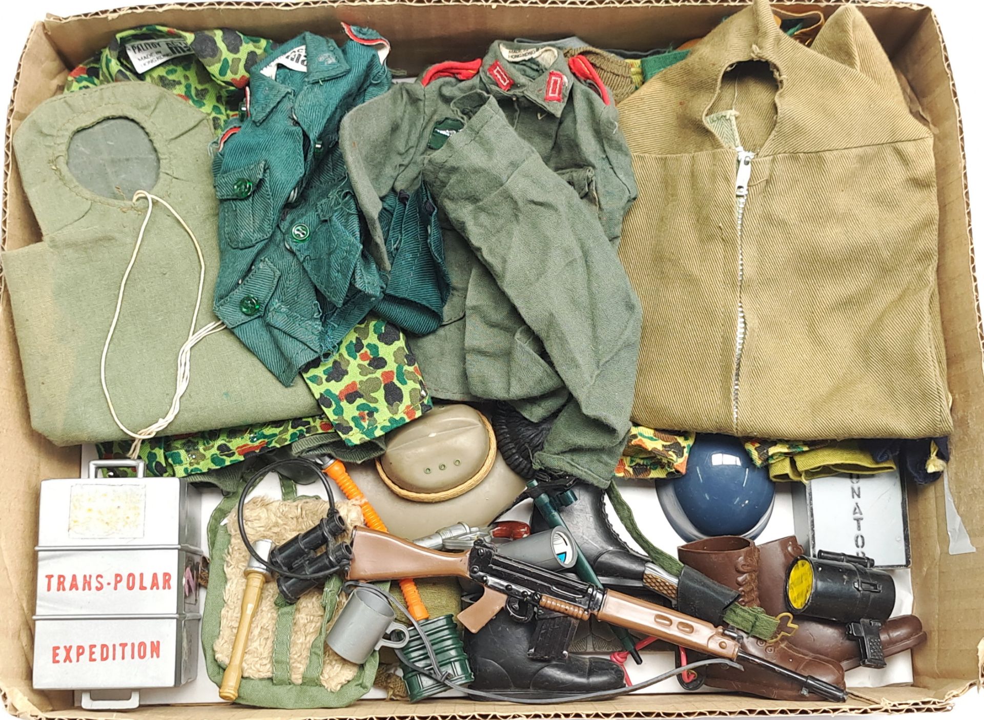 Palitoy Action Man vintage loose clothing/accessories to include guns, various part outfits, helm...