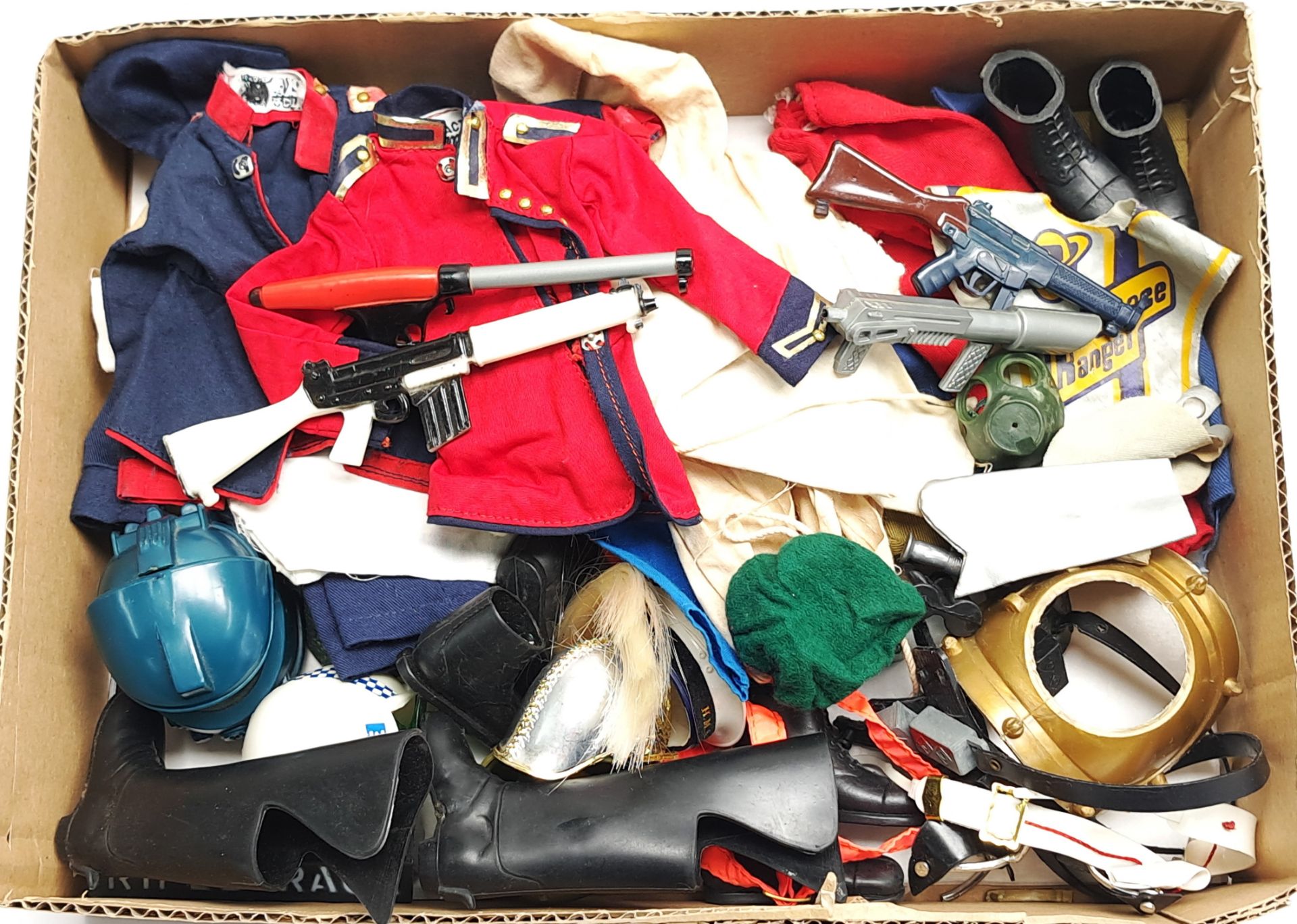 Palitoy Action Man vintage loose clothing/accessories to include guns, various part outfits, helm...