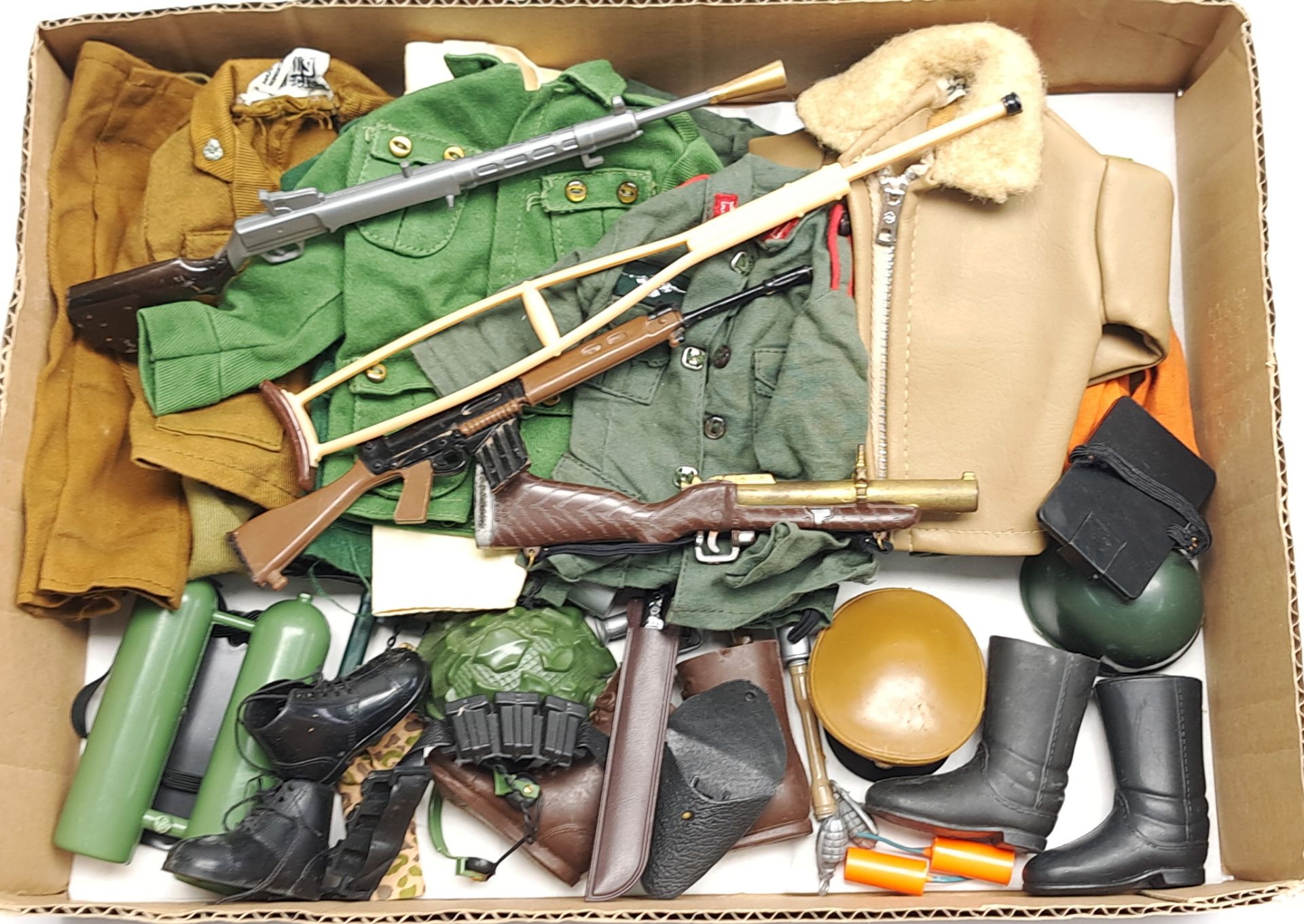 Palitoy Action Man vintage loose clothing/accessories to include guns, various part outfits, helm...