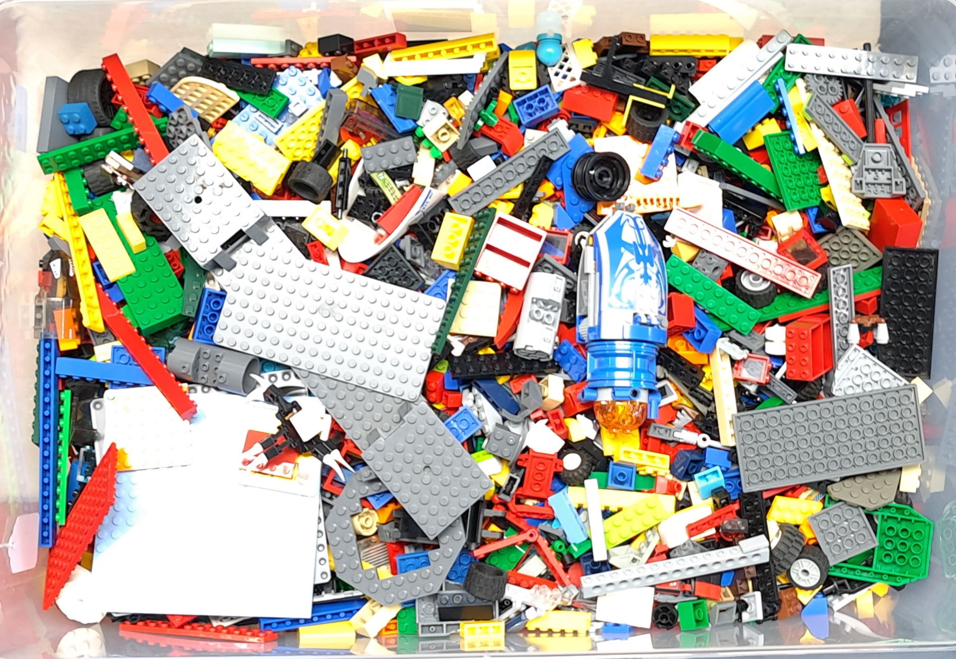 Lego a large unboxed quantity of loose items to include various colour parts, part built models, ...