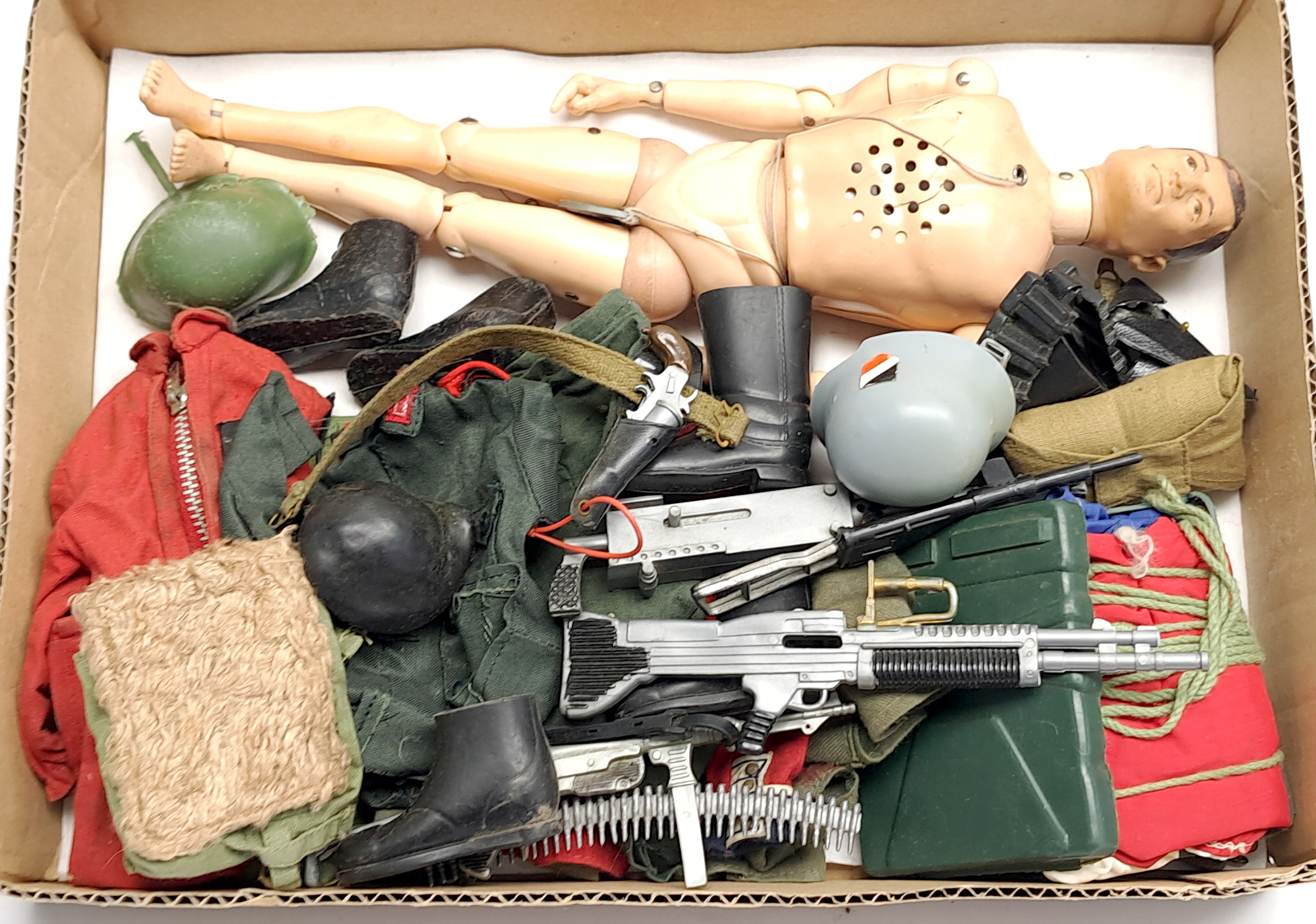 Palitoy Action Man vintage, unboxed group to include undressed painted head figure, plus various ... - Image 2 of 3