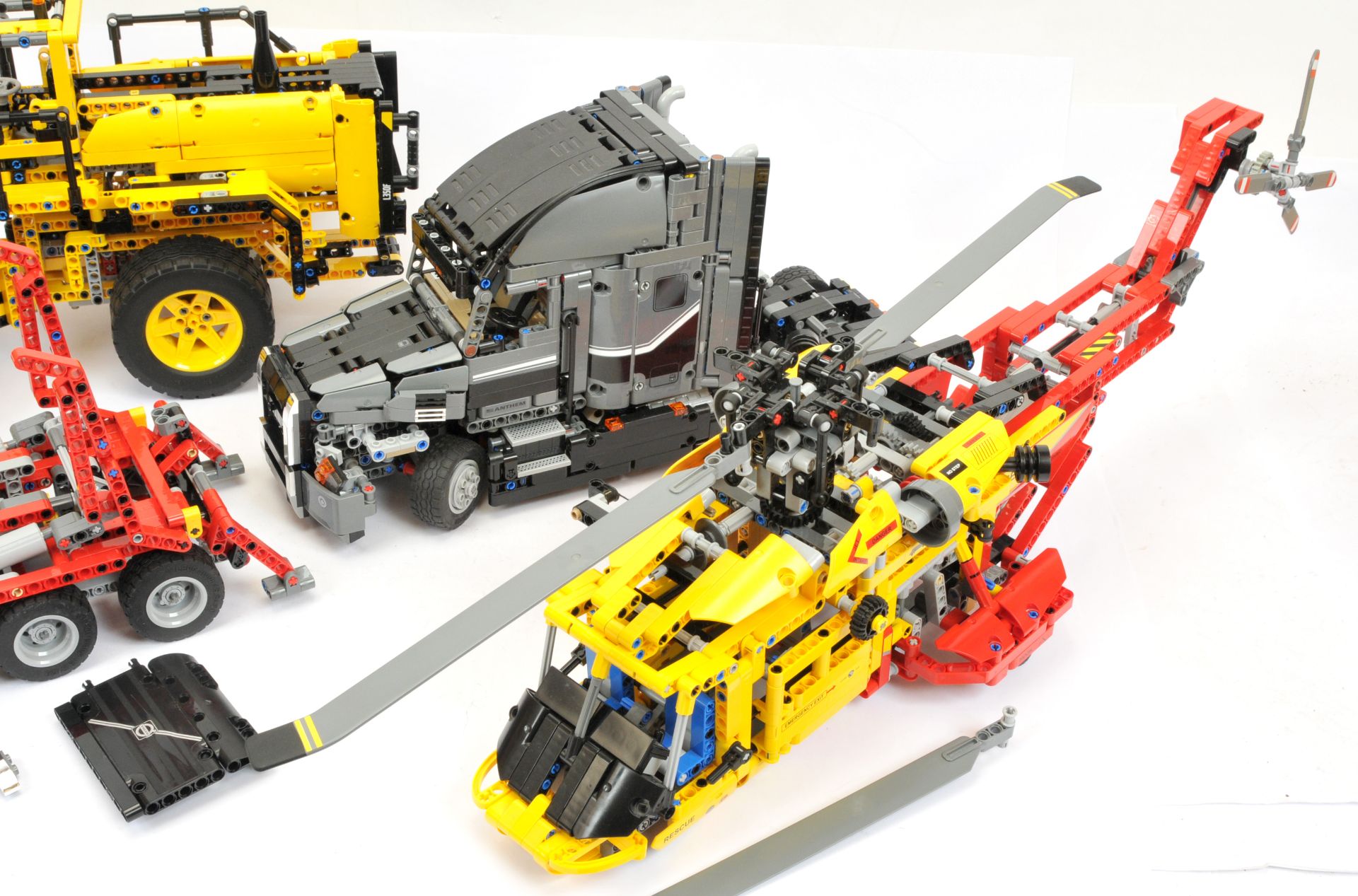 Lego Technic group (1) 9396 Rescue Helicopter (2) 42078 Mack Anthem Truck (3) 42024 Container Tru... - Image 3 of 3