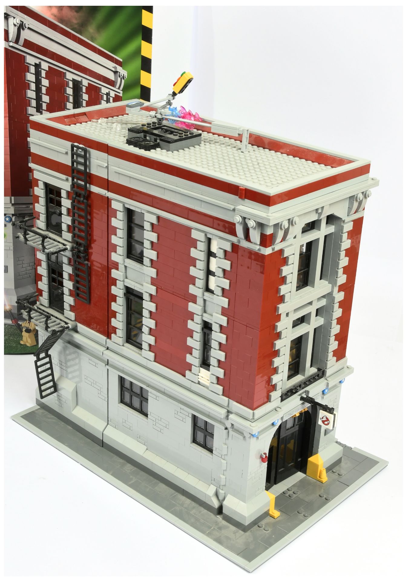 Lego 75827 -"Ghostbusters" Fire House Headquarters - built model, with instructions, includes som... - Bild 2 aus 2