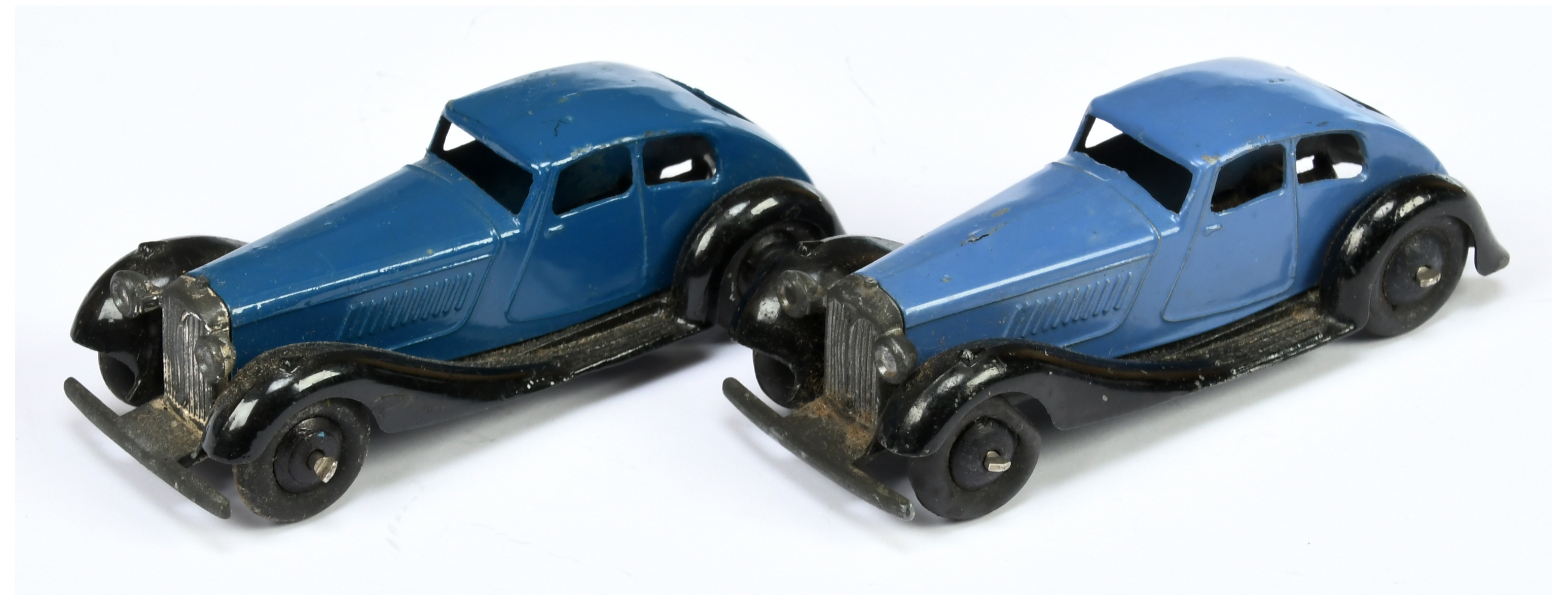 Dinky pair of 36d Rover - both are closed chassis