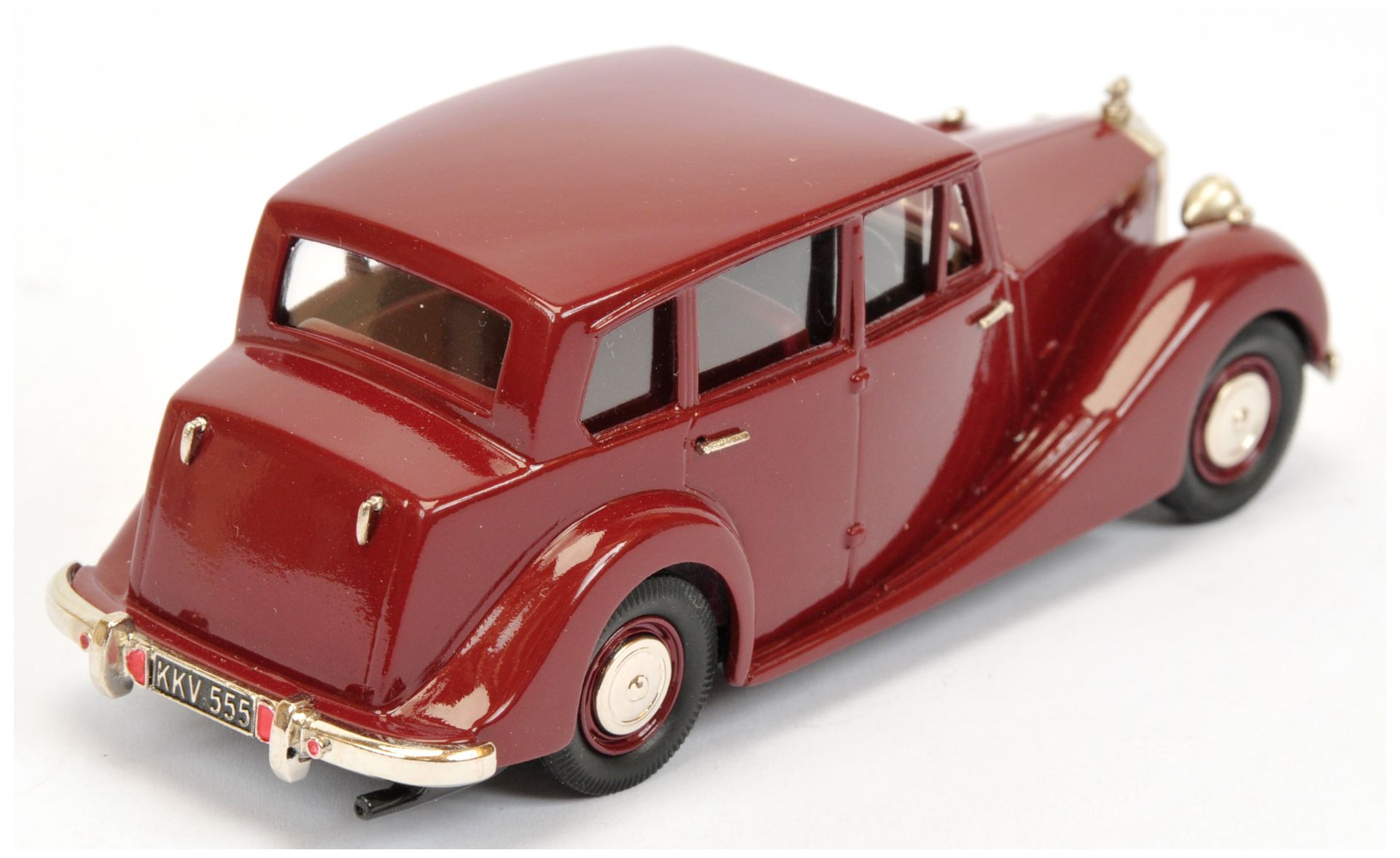 Lansdowne LDM8A 1954 Triumph Renown Mk.2 TDC Saloon - maroon body & interior, wheels with chrome ... - Image 2 of 2