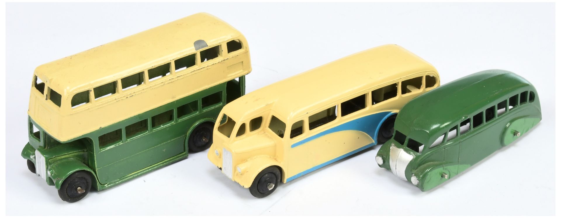 Dinky group of 1940 issue buses 