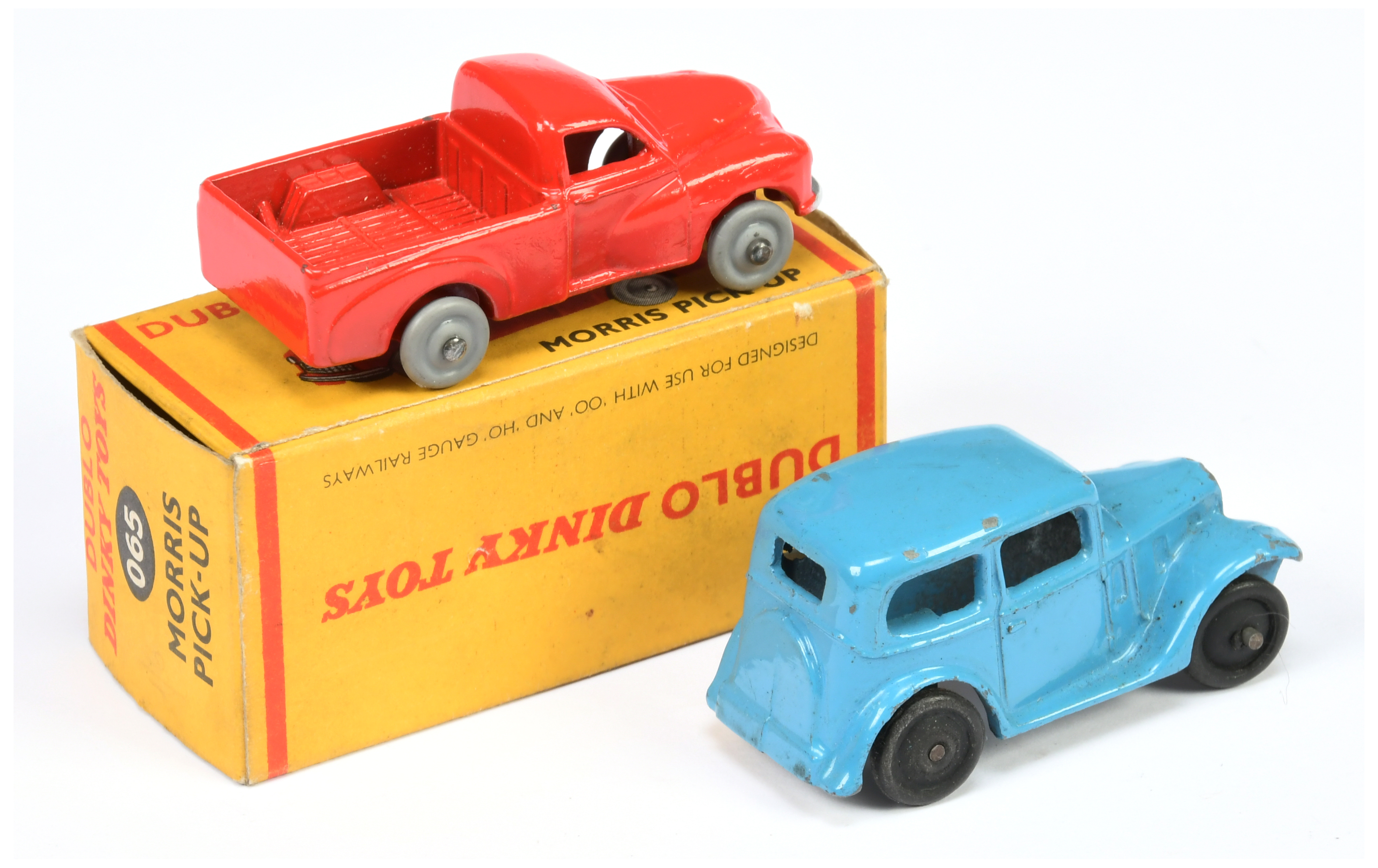 Dinky pair of cars to include 35a Saloon  - Image 2 of 2