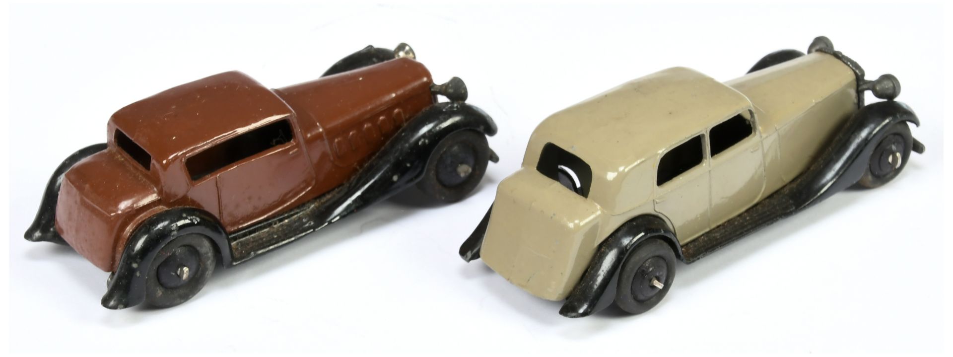Dinky 30c Daimler - green, black chassis and ridged hubs - Image 2 of 2
