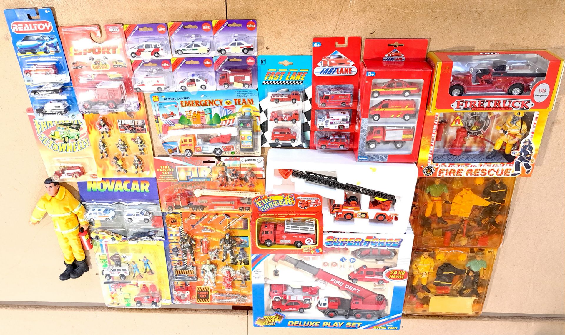 ERTL, Real Toy, Siku, Fast Lane & similar, a mostly boxed & carded Emergency Service vehicles, pl...