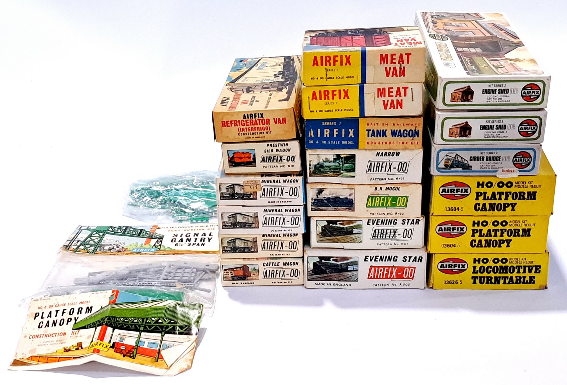 Airfix, a mixed boxed group of Trains/Accessories Not checked for completion or correctness. Cond...