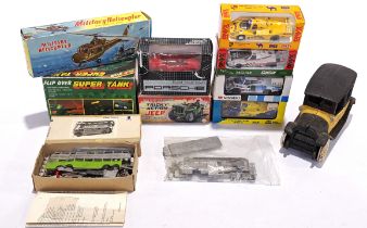 Onyx, Marx, Pirate Models & similar, a mostly boxed group to include vehicles & unmade metal kits