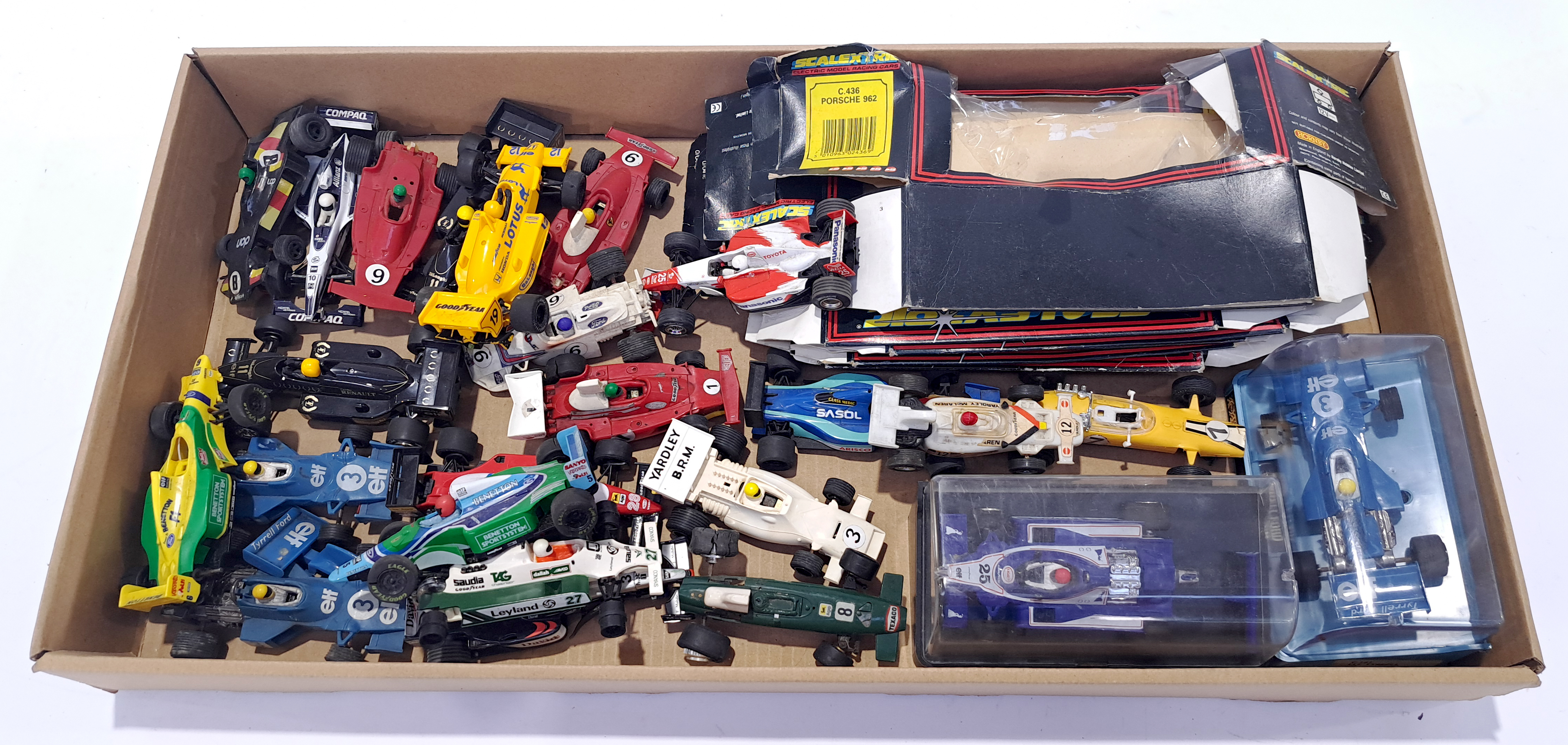 Scalextric a mixed group of Formula 1 and similar slot cars. Not checked for completion or correc...