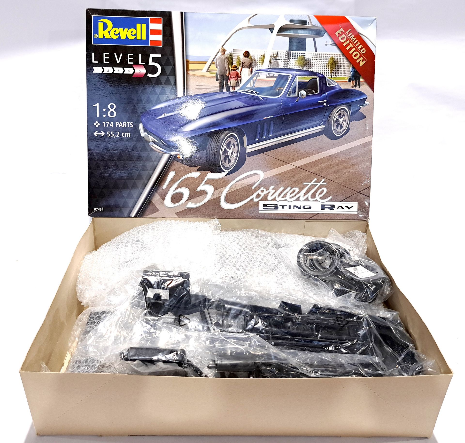 Revell 07434 '65 Corvette Stingray 1:8 scale unmade plastic model kit