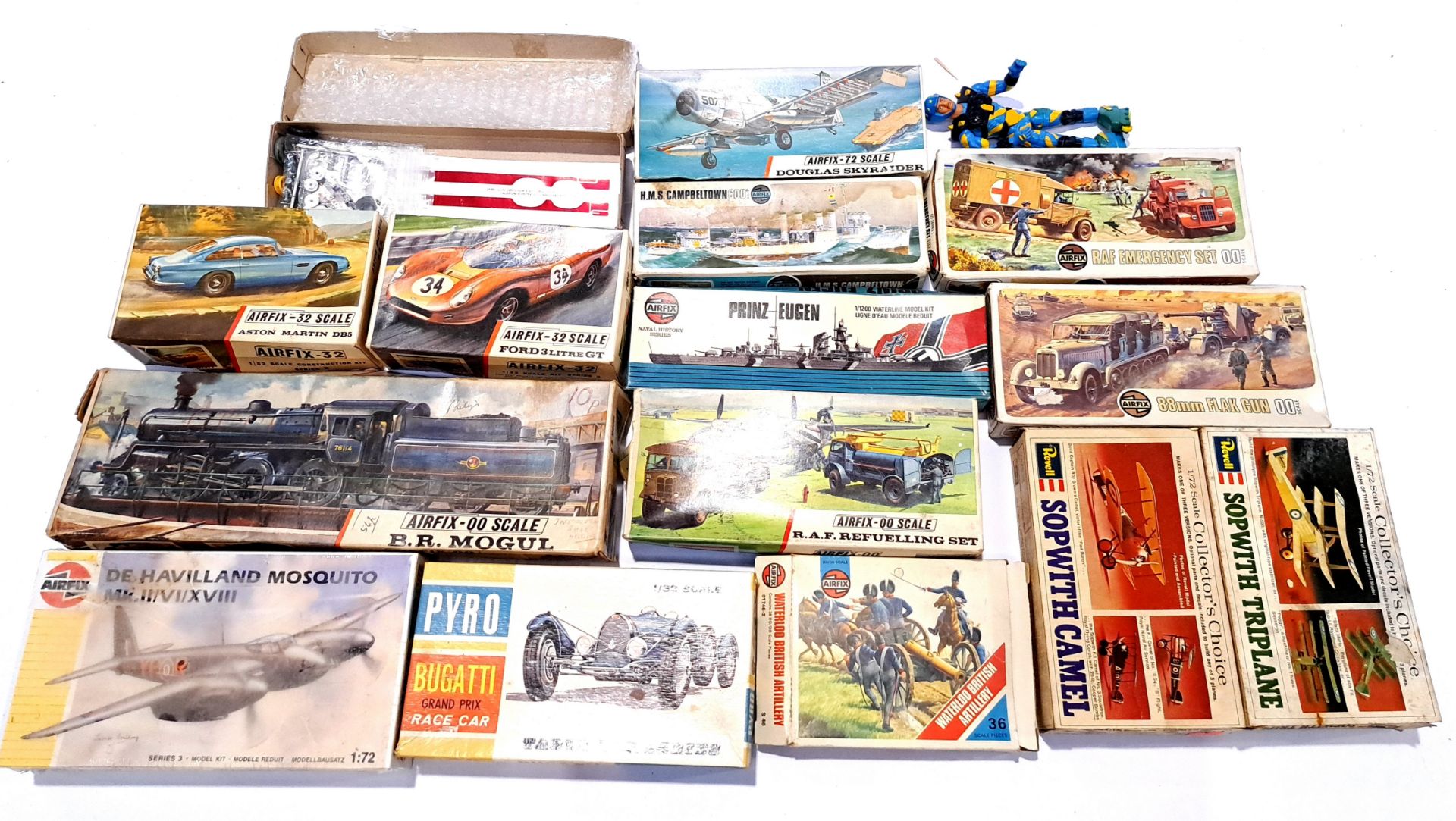 Airfix, Revell and similar, a mixed boxed group of mainly Kits. Not checked for completeness or c...