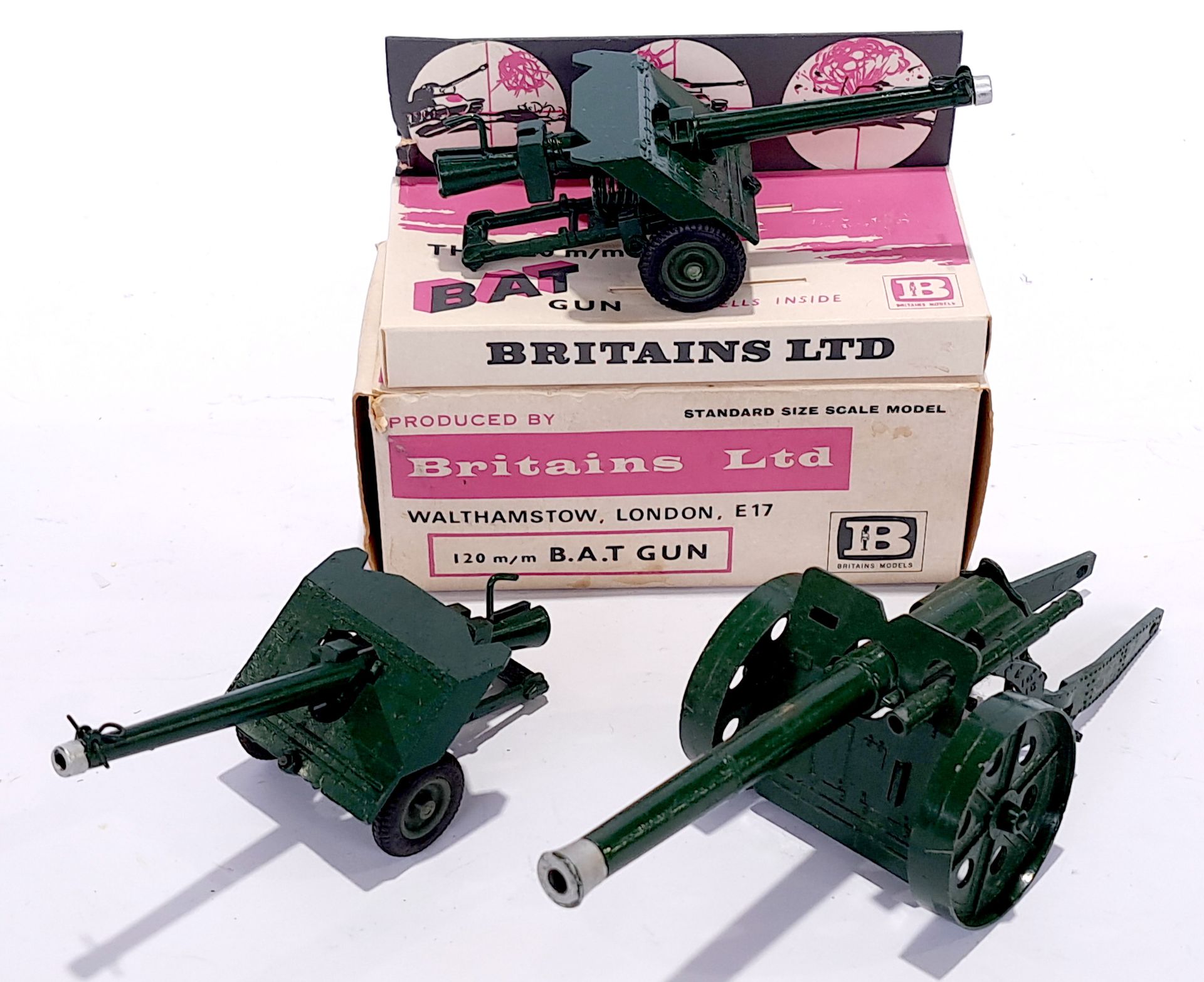 Britains, a boxed and unboxed military gun trio