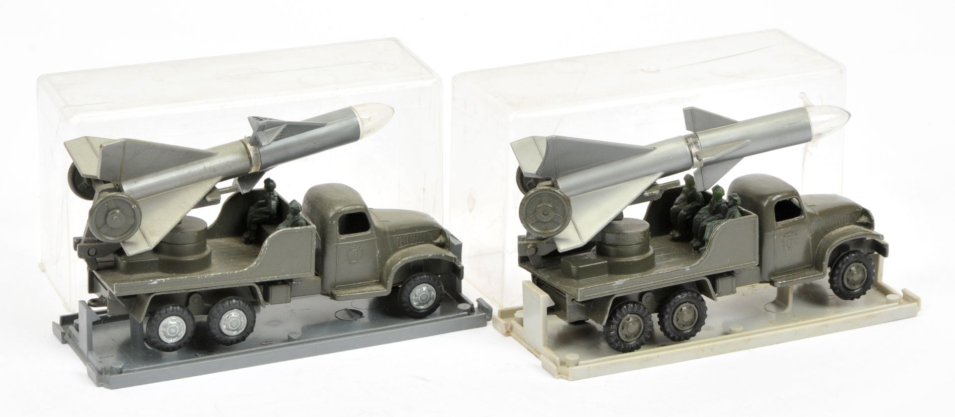 FJ Military a pair of Rocket firing lorry's - (1)  drab green with silver hubs and silver-grey ro... - Bild 2 aus 2