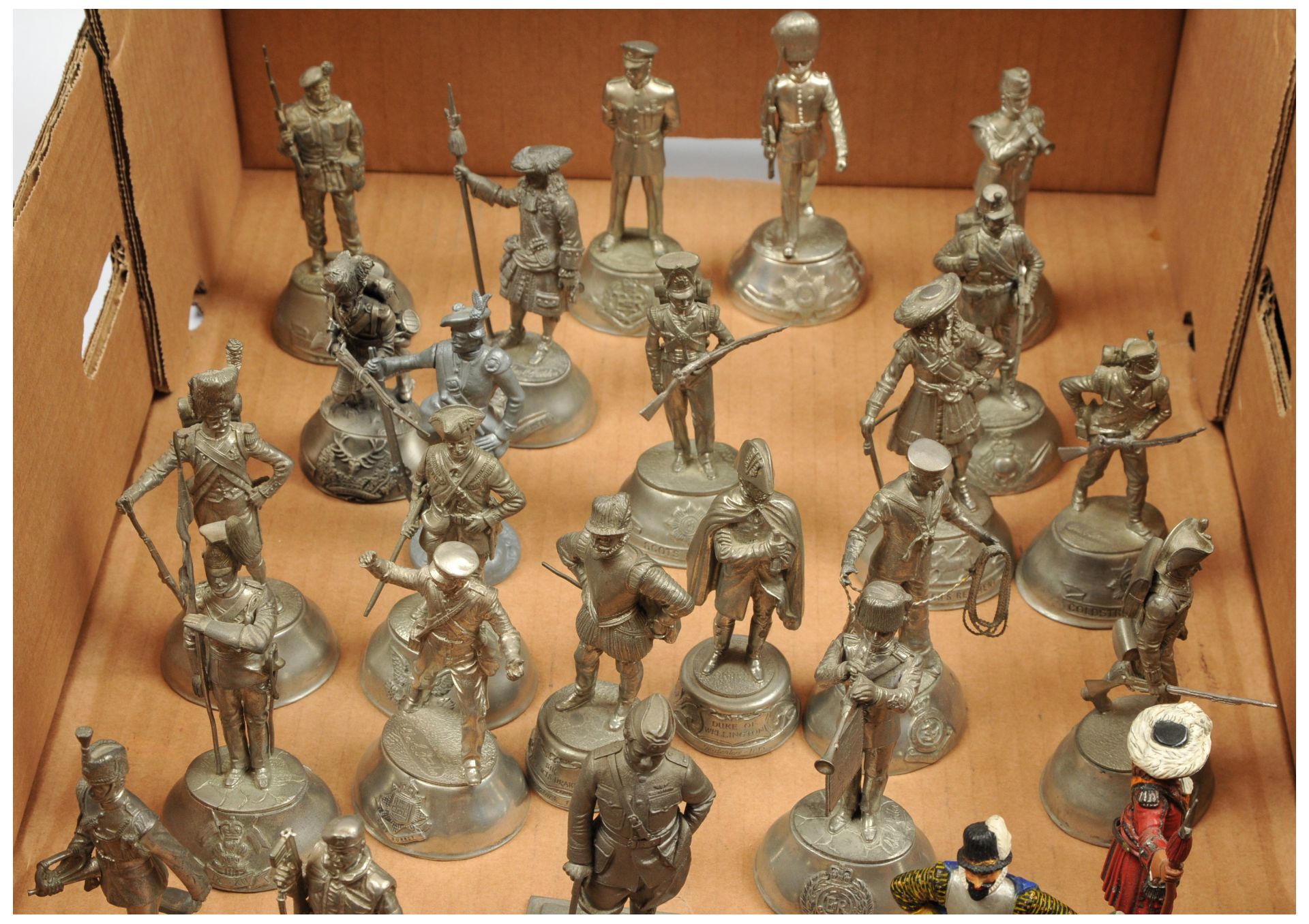 Quantity of (mostly) Chas Stadden Pewter Statuettes on Plinths - Bild 3 aus 3