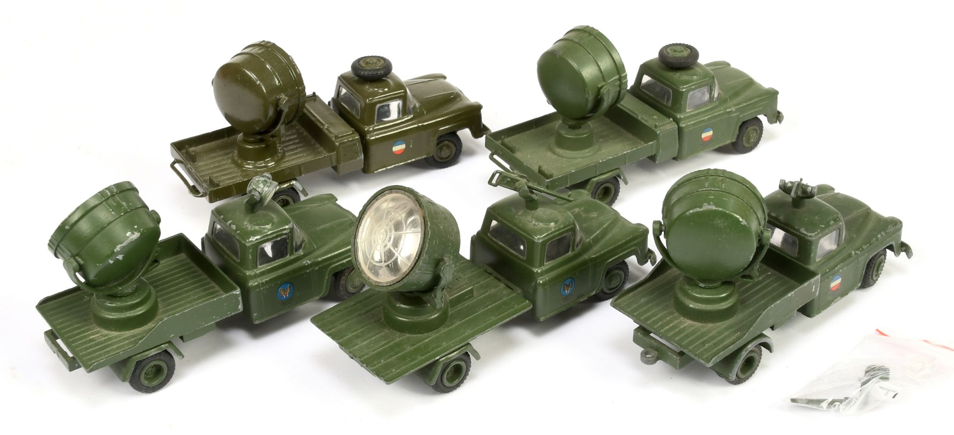 Vilmer toys Military  group of 5 unboxed Chevrolet trucks with searchlights - all different varia... - Image 2 of 2