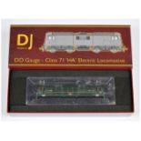 DJ Models 00 Gauge 0071-002HAT Class 71 Diesel Electric Locomotive BR Green No.E5015 with arrows ...