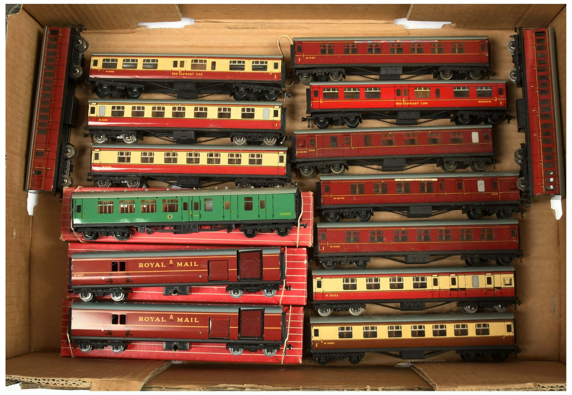 Hornby Dublo boxed and unboxed group of mixed Coaches to include 