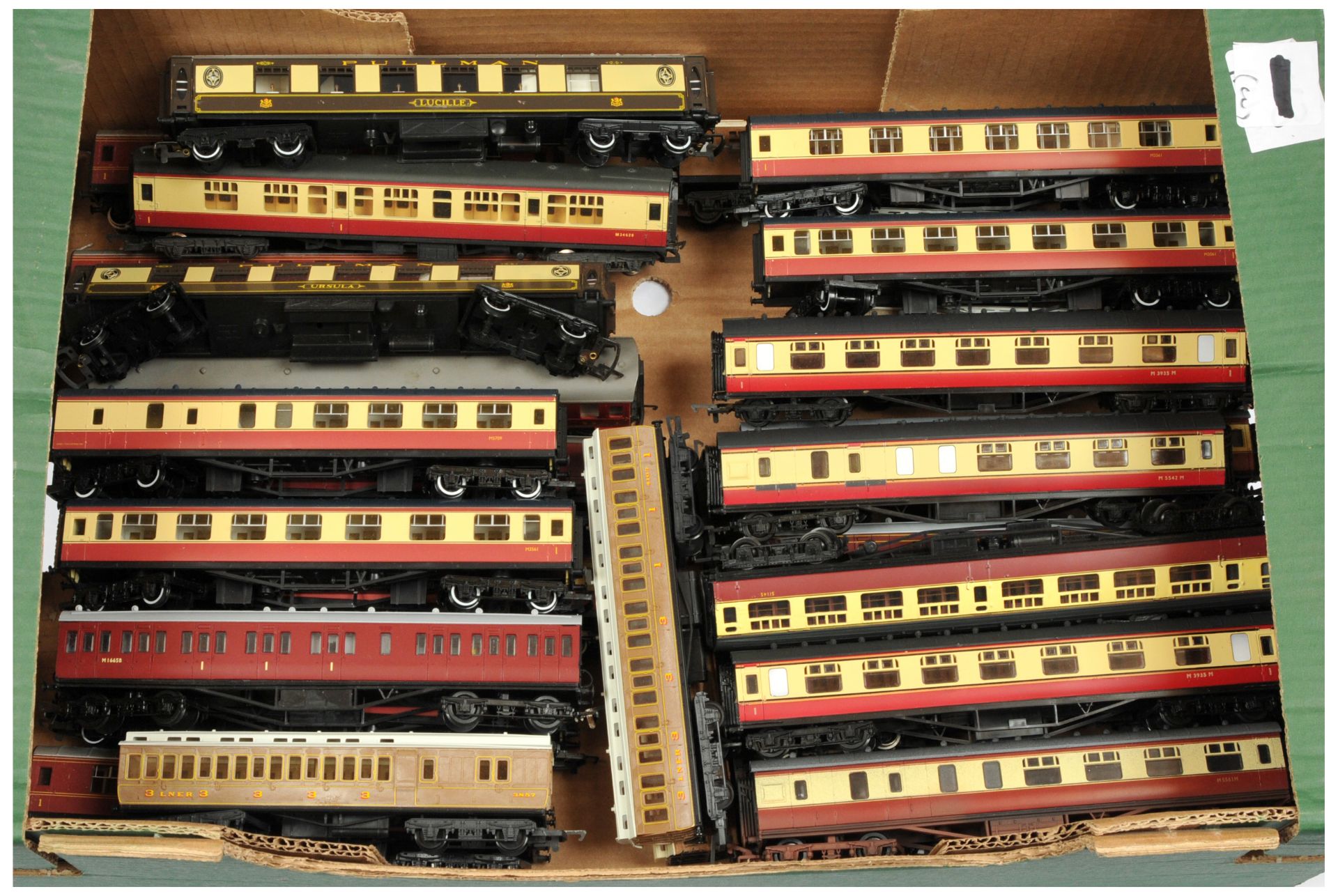 Dapol, Hornby, Bachmann & others OO Group of unboxed coaches. 