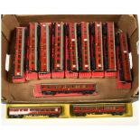 Hornby Dublo boxed and unboxed group of BR maroon Superdetail coaches