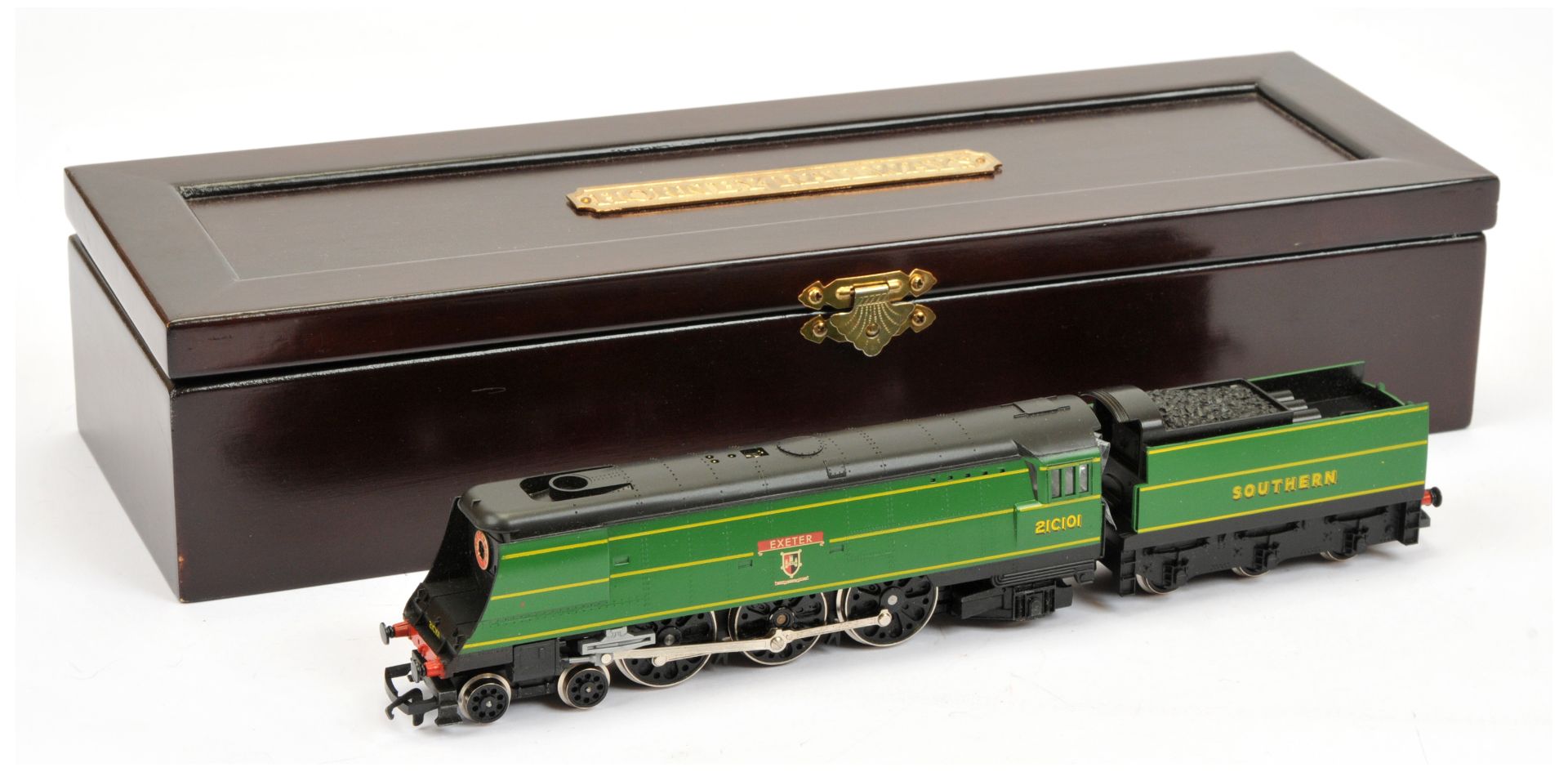 Hornby Railways OO Gauge R320 (Limited Edition) 4-6-2 Southern Railways lined Malachite green Str...