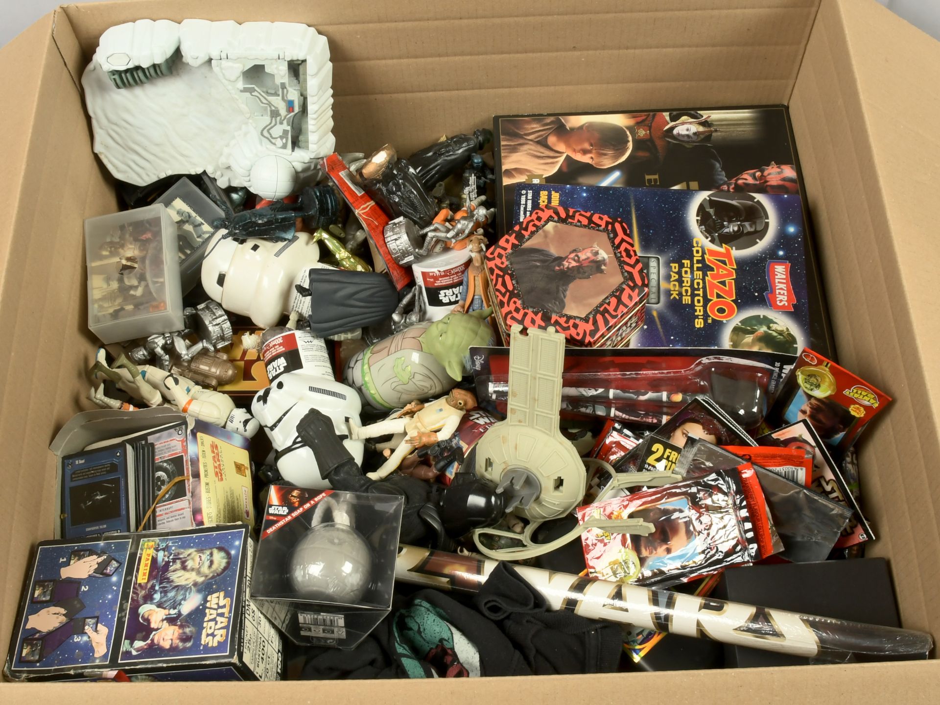 Large quantity of Modern Star Wars collectables 