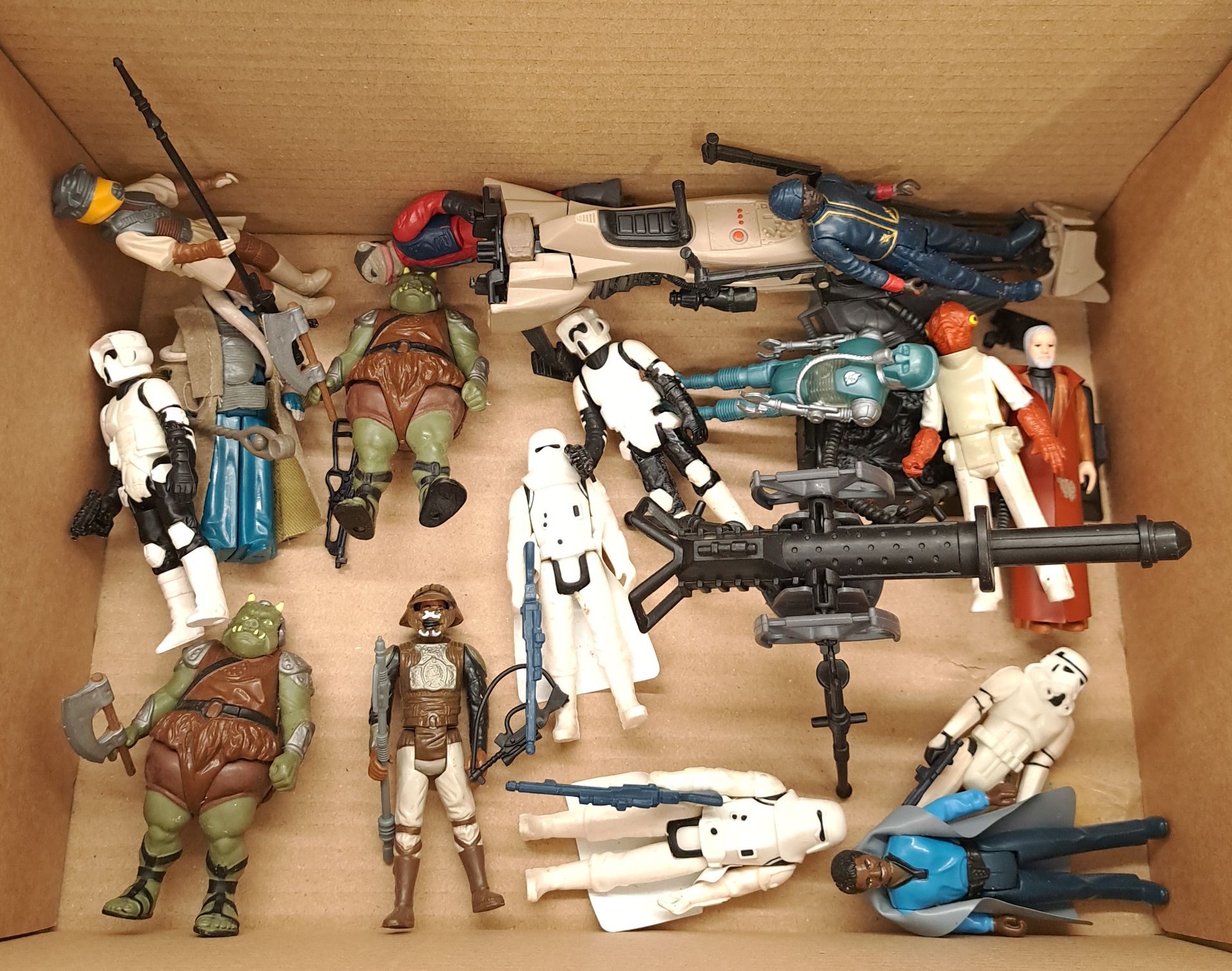 Quantity of Loose Kenner Star Wars 3 3/4" Action Figures & Vehicles