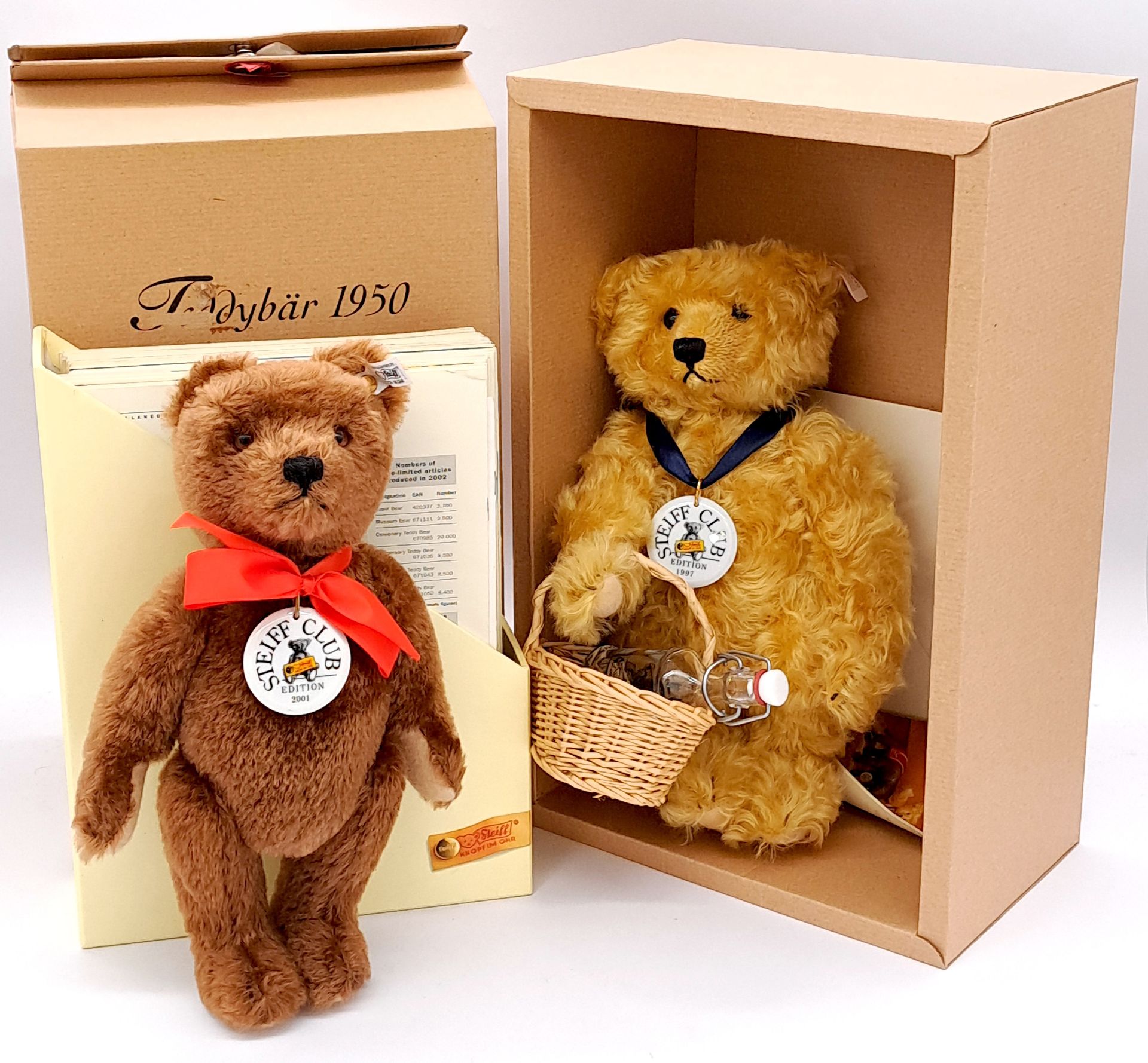 Steiff teddy bear pair & magazines