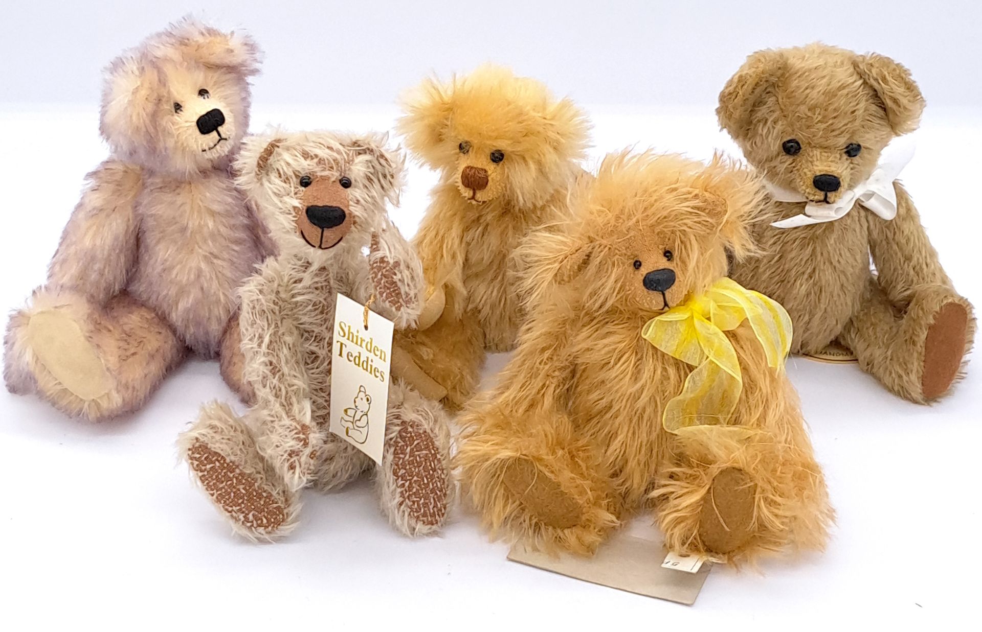 Assortment of small artist teddy bears, including Robin Rive