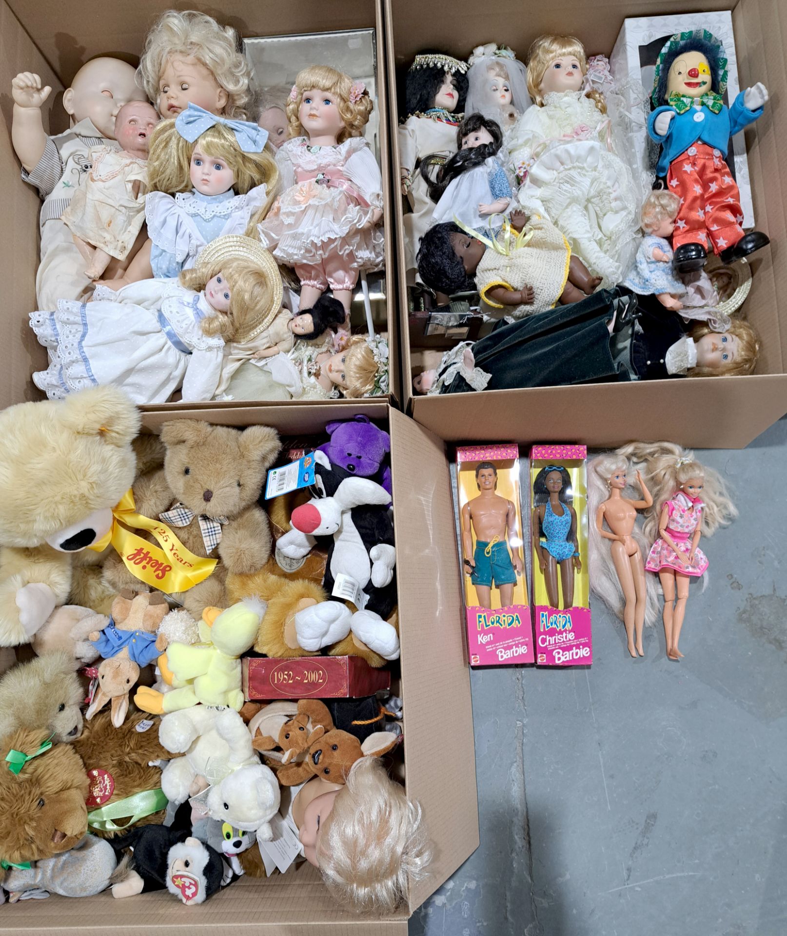 Mixed doll & bear lot