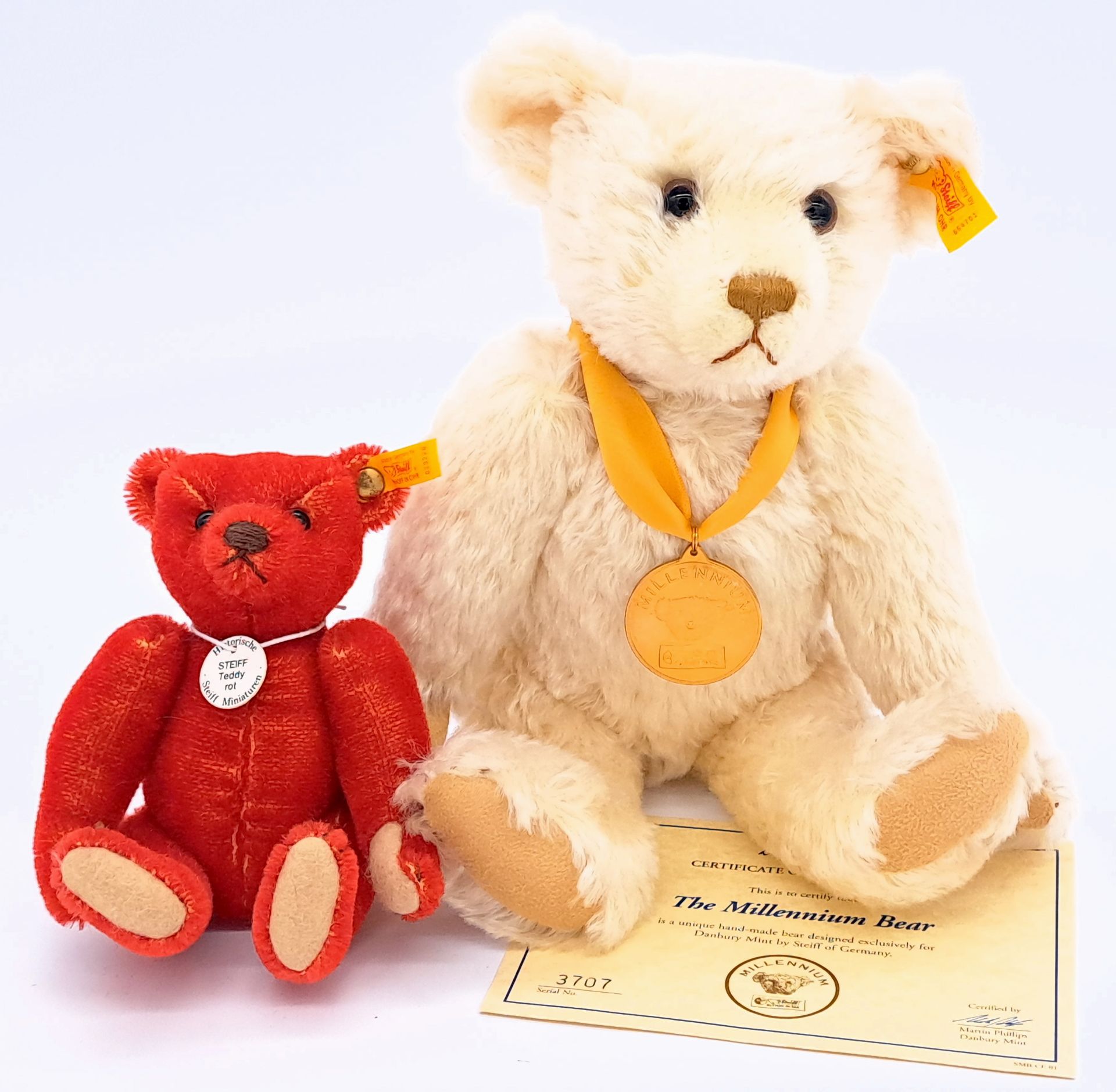 Steiff teddy bear pair