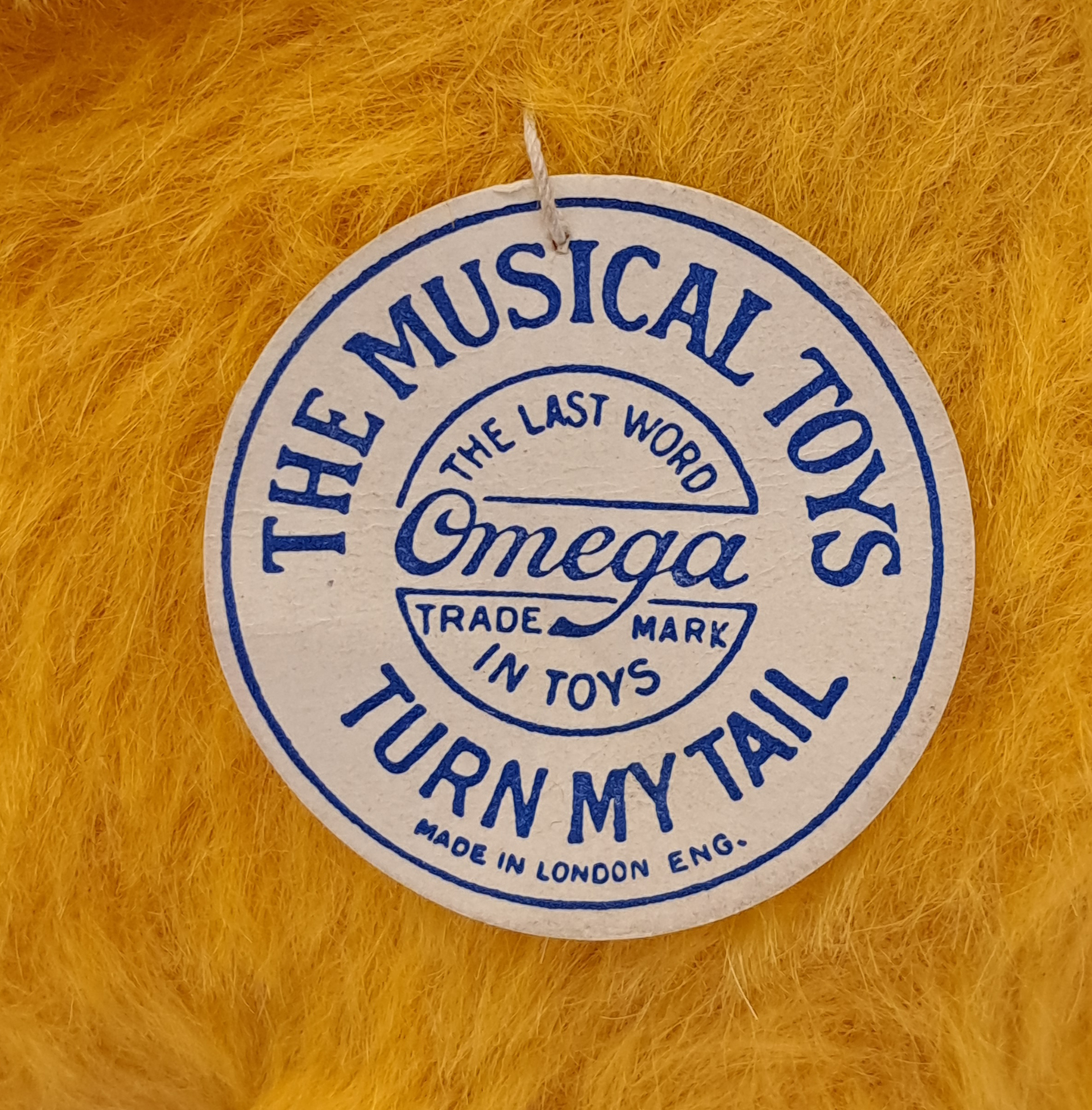 Omega Rabbit (British United Toy Manufacturing Co. Ltd) with original paper tag - Bild 3 aus 3