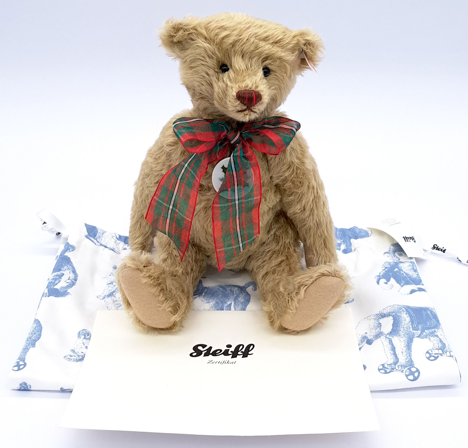 Steiff Amelia Musical Holiday Bear