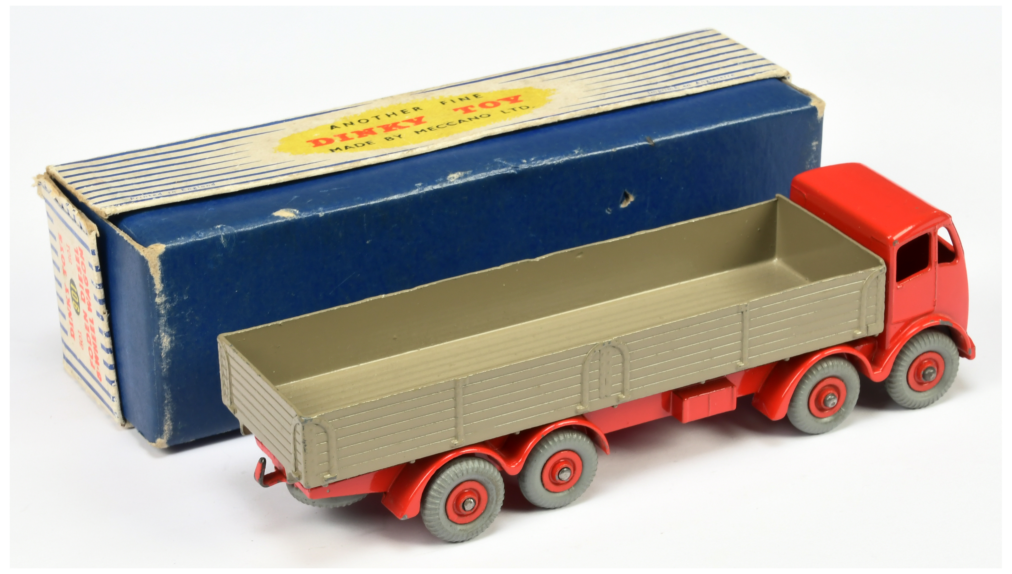 Dinky Toys 901 Foden (type 2) 8-Wheeled Diesel Wagon - Red cab, chassis and supertoy hubs with gr... - Image 2 of 2