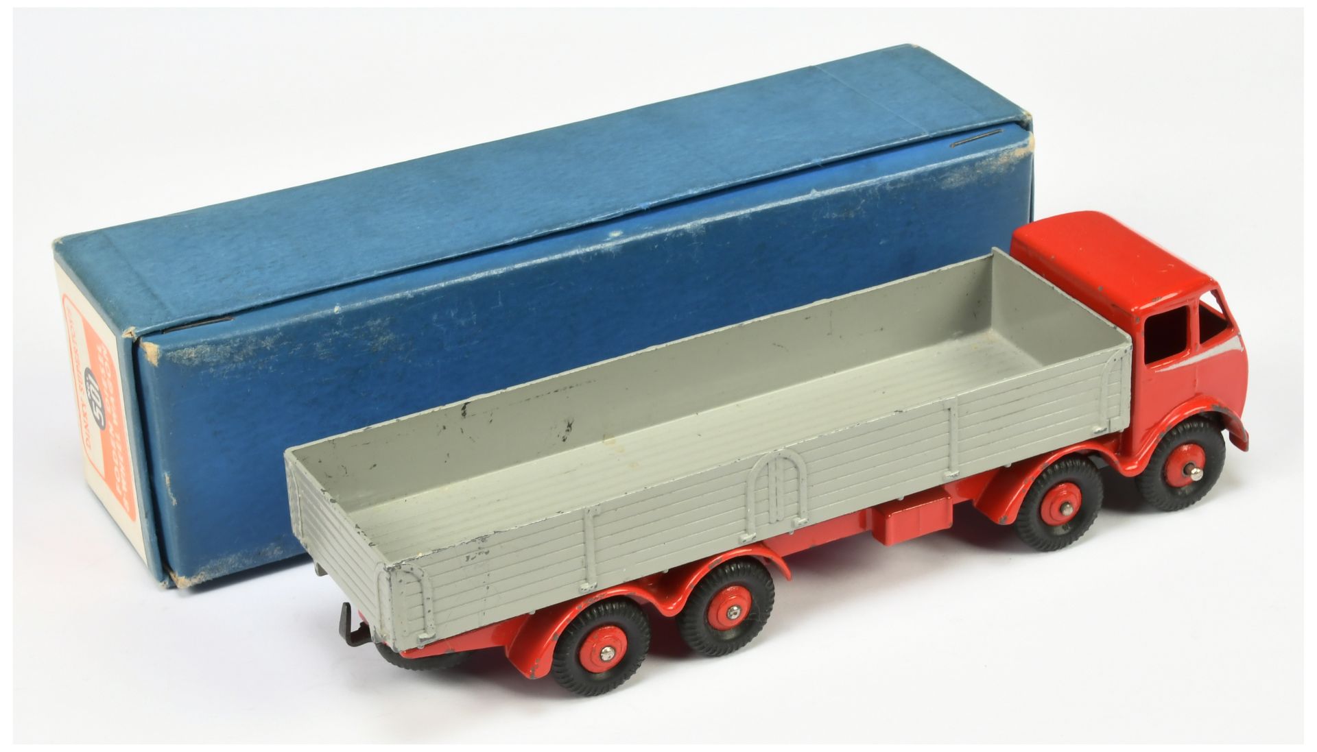 Dinky Toys 501 Foden (type 1) 8-wheel Diesel Wagon - Red cab, chassis and  rigid hubs, grey back,... - Bild 2 aus 2