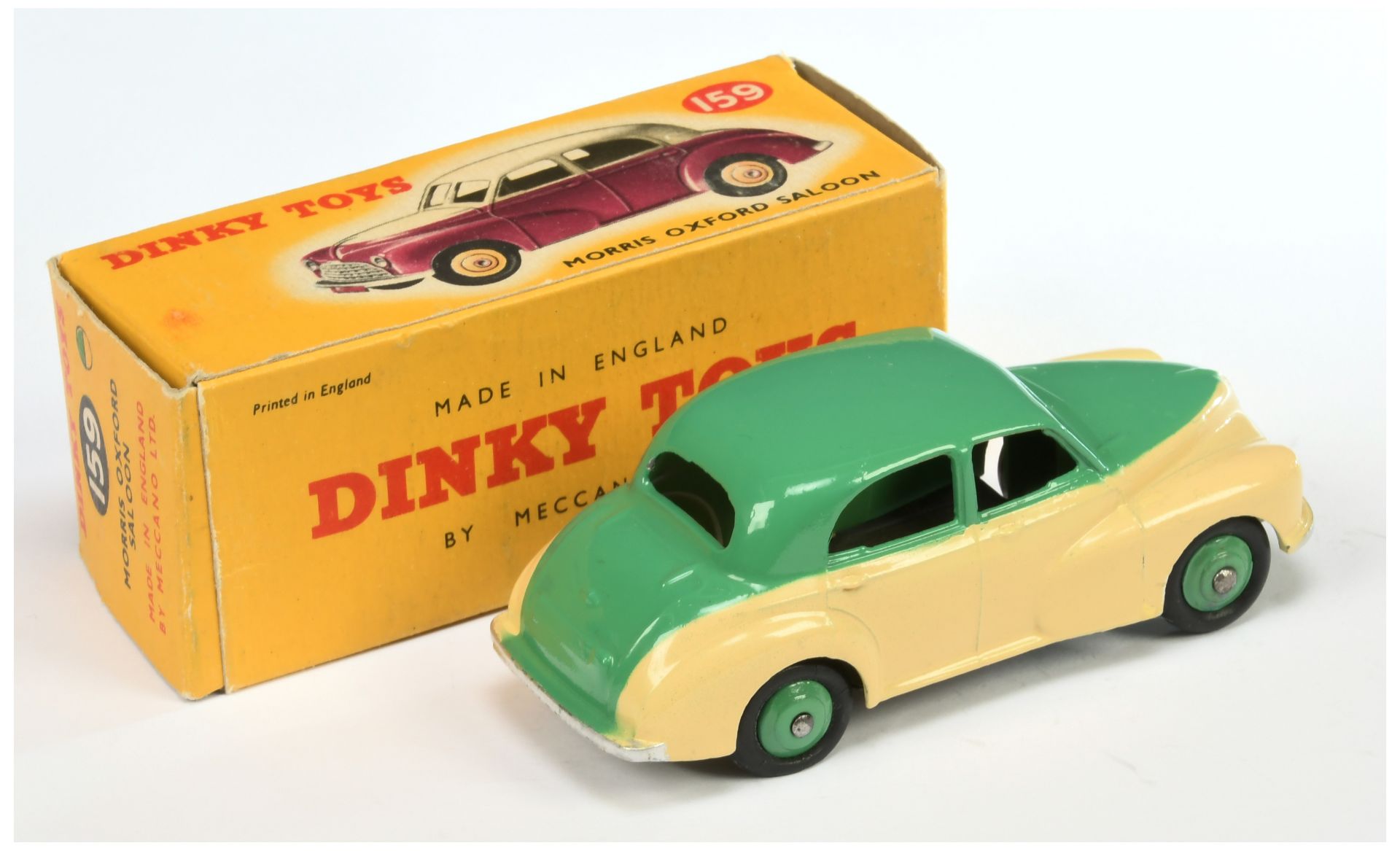 Dinky Toys 159 Morris Oxford - Two-Tone cream and mid-green and rigid hubs, silver trim - Bild 2 aus 2